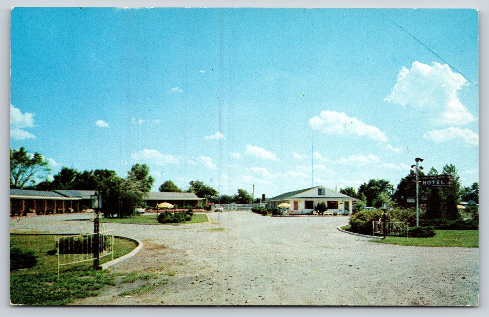 Motel~Harrisburg Motor Hotel Harrisburg Illinois~Vintage Postcard