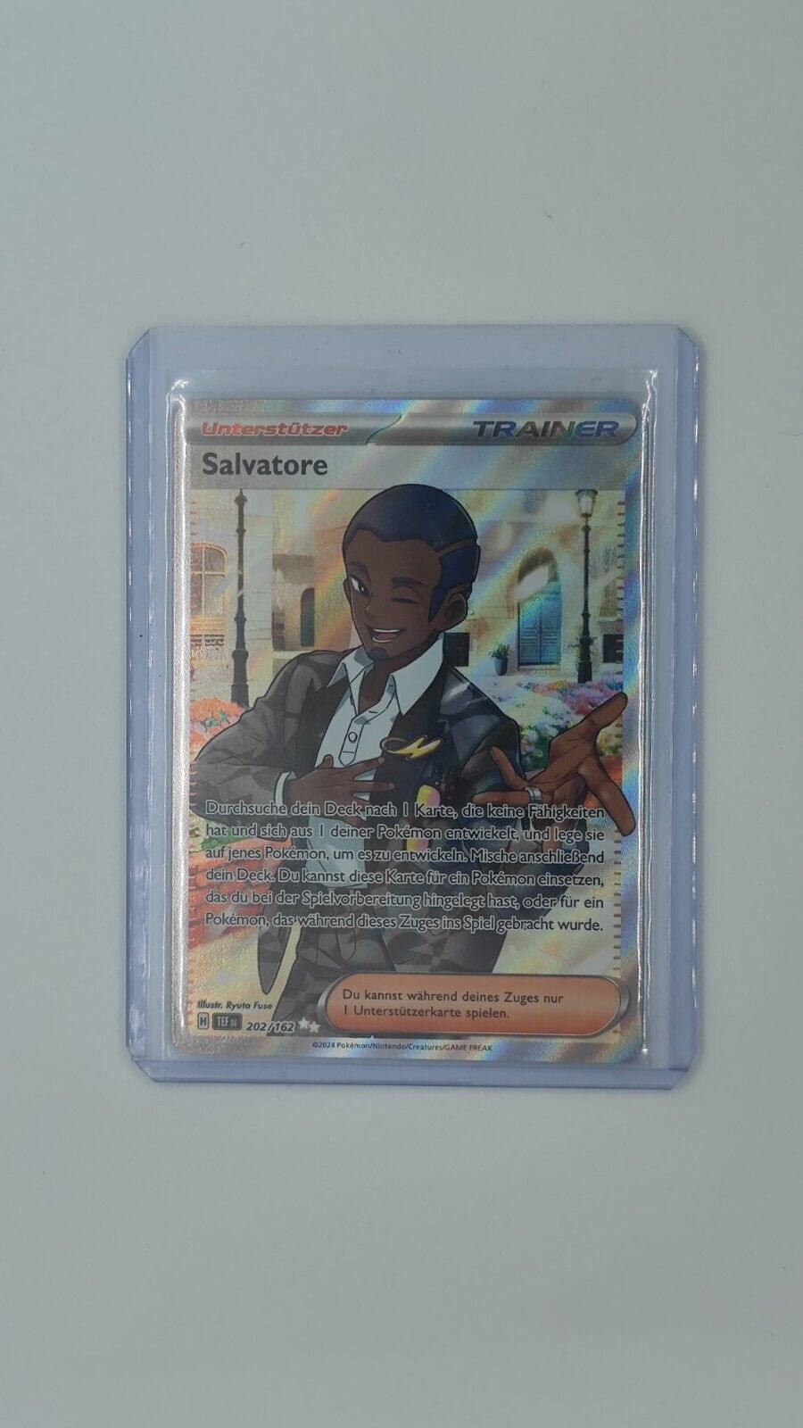 Pokemon Salvatore Trainer Art | German 202/162 Forces of Time | Near Mint