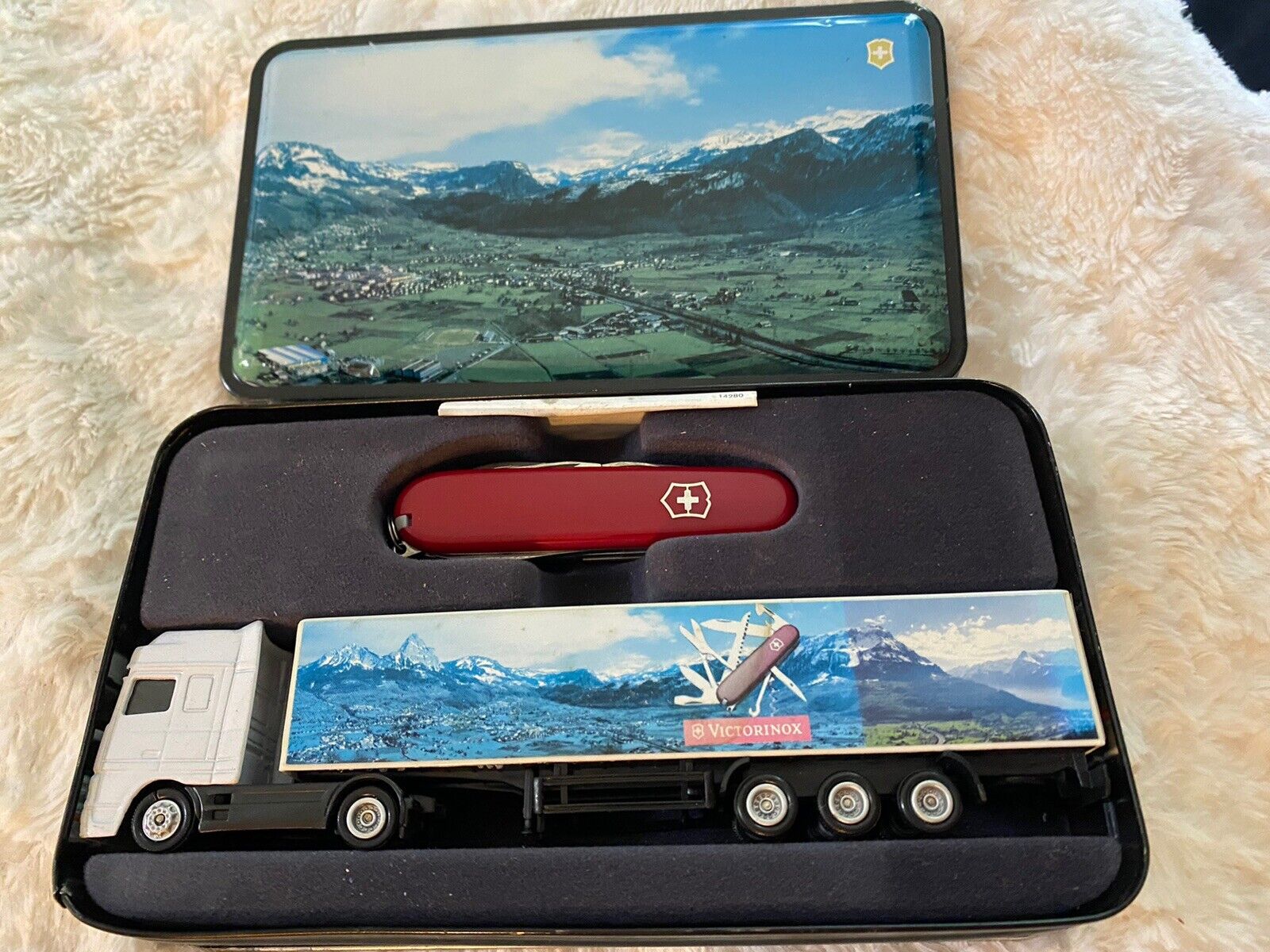Vintage VICTORINOX Swiss Army Collector\'s Tin Gift Set Knife & Truck - Limited