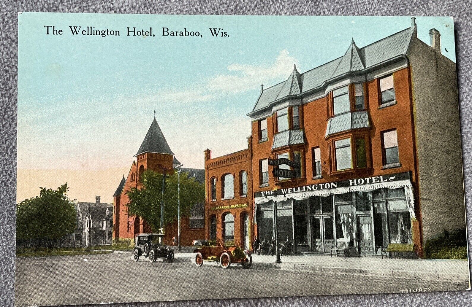 BARABOO WI Wellington Hotel Early 1900’s Advertising Wisconsin Postcard Old Cars