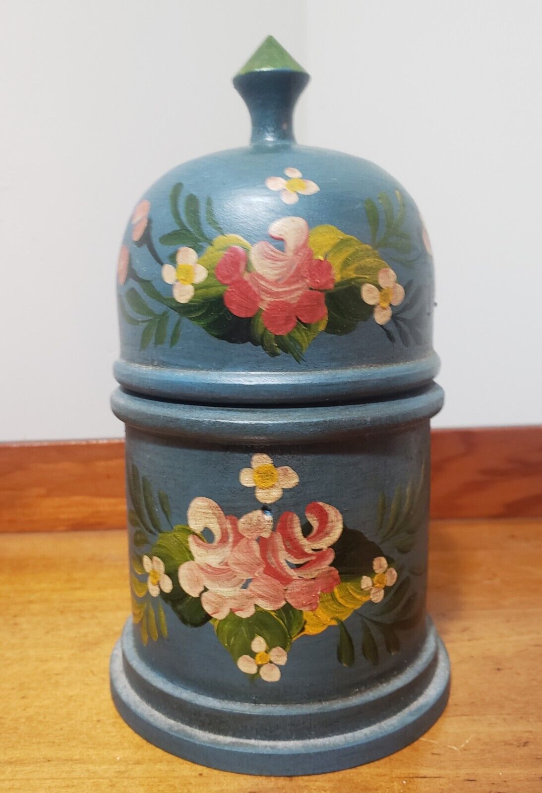 Vintage Hand Painted Round Wood Container With Lid Tole Floral Signed Pipka '75