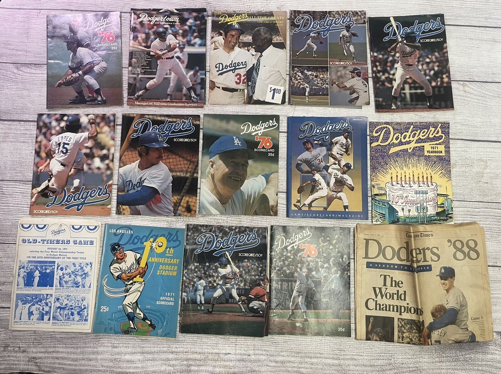 Los Angeles Dodgers 1988 Newspaper And Scorecard Lot Memorabilia