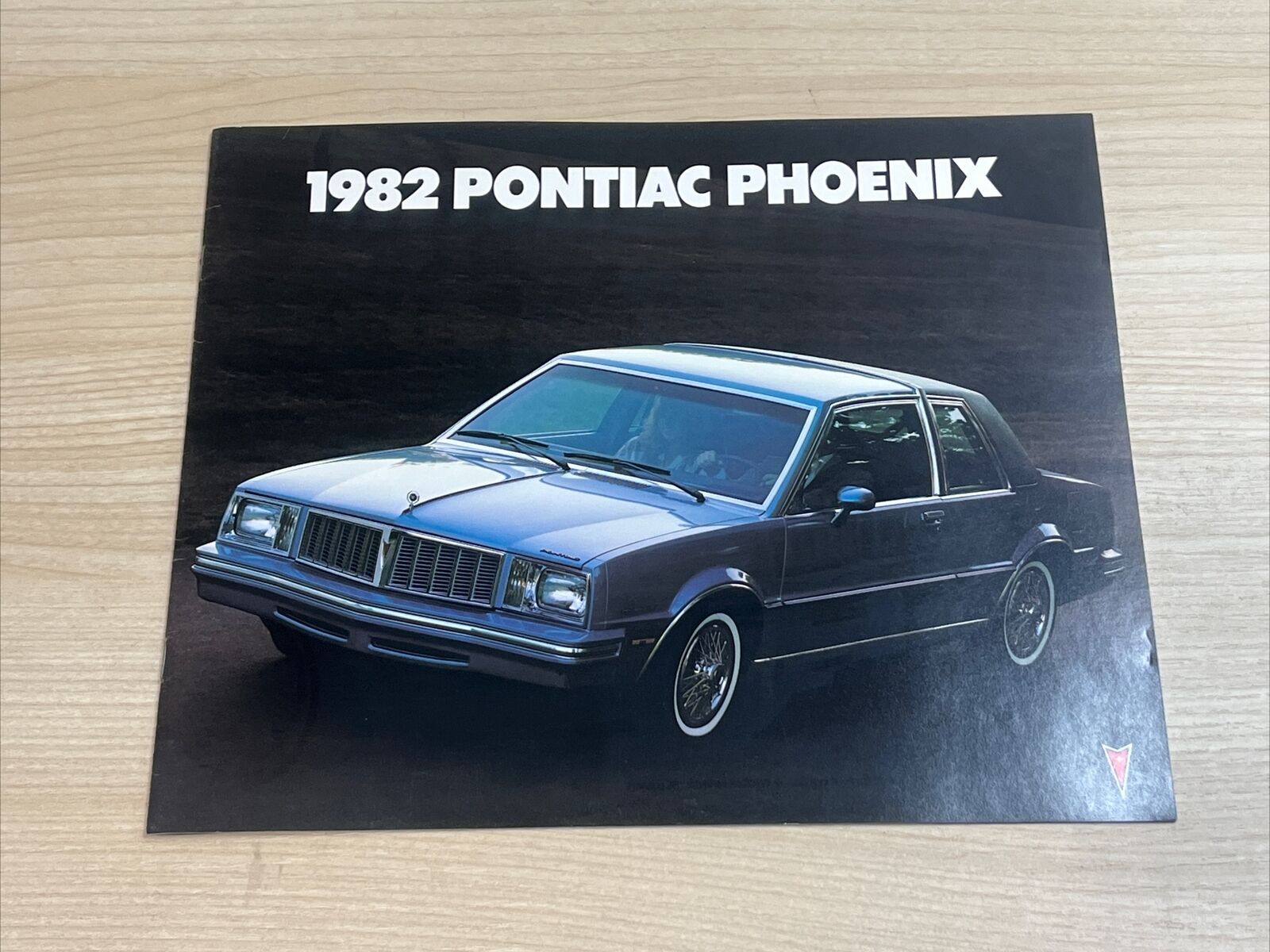 1982 Pontiac Phoenix 12-page Dealer Original Sales Brochure Catalog