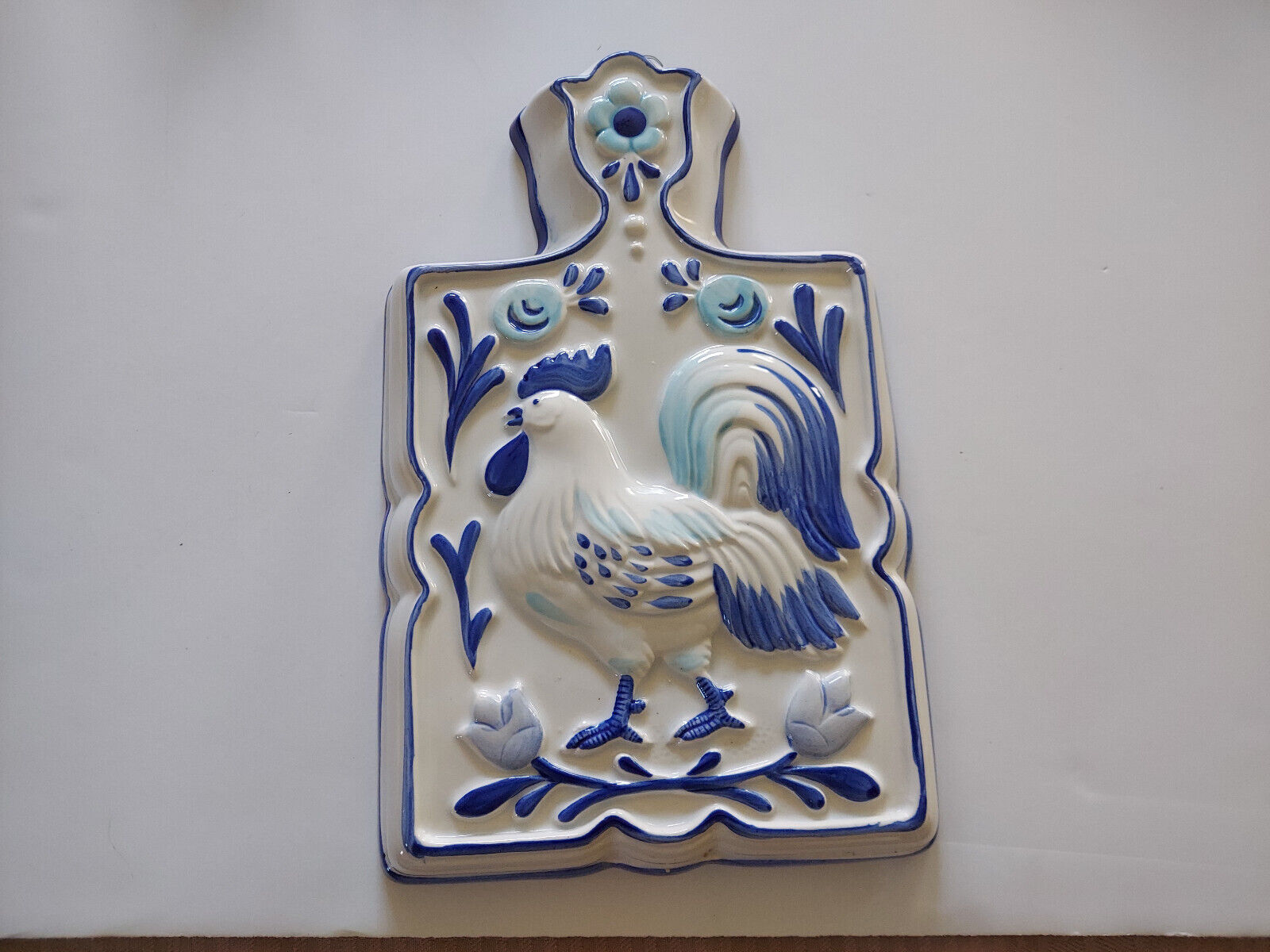 Vtg Gailstyn Sutton Blue & White Rooster Mold Wall Decor 11 1/2