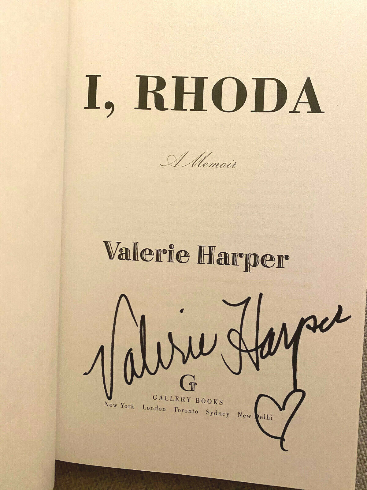 Valerie Harper Signed In Person I Rhoda Paperback Book - Mary Tyler Moore Show