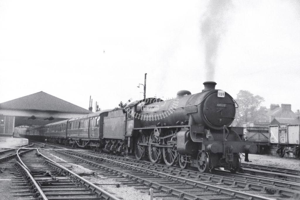 PHOTO  BR British Railways Steam Locomotive Class B1 61039 at Beverley