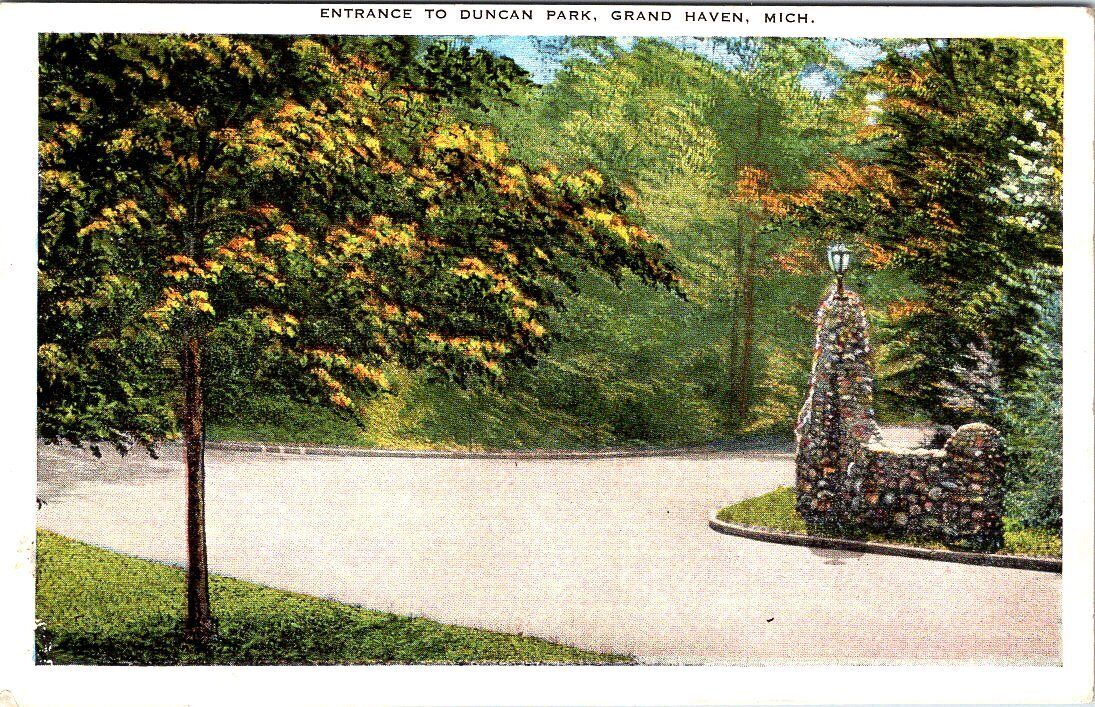 1945, Entrance to Duncan Park, GRAND HAVEN, Michigan Postcard - E.C. Kropp