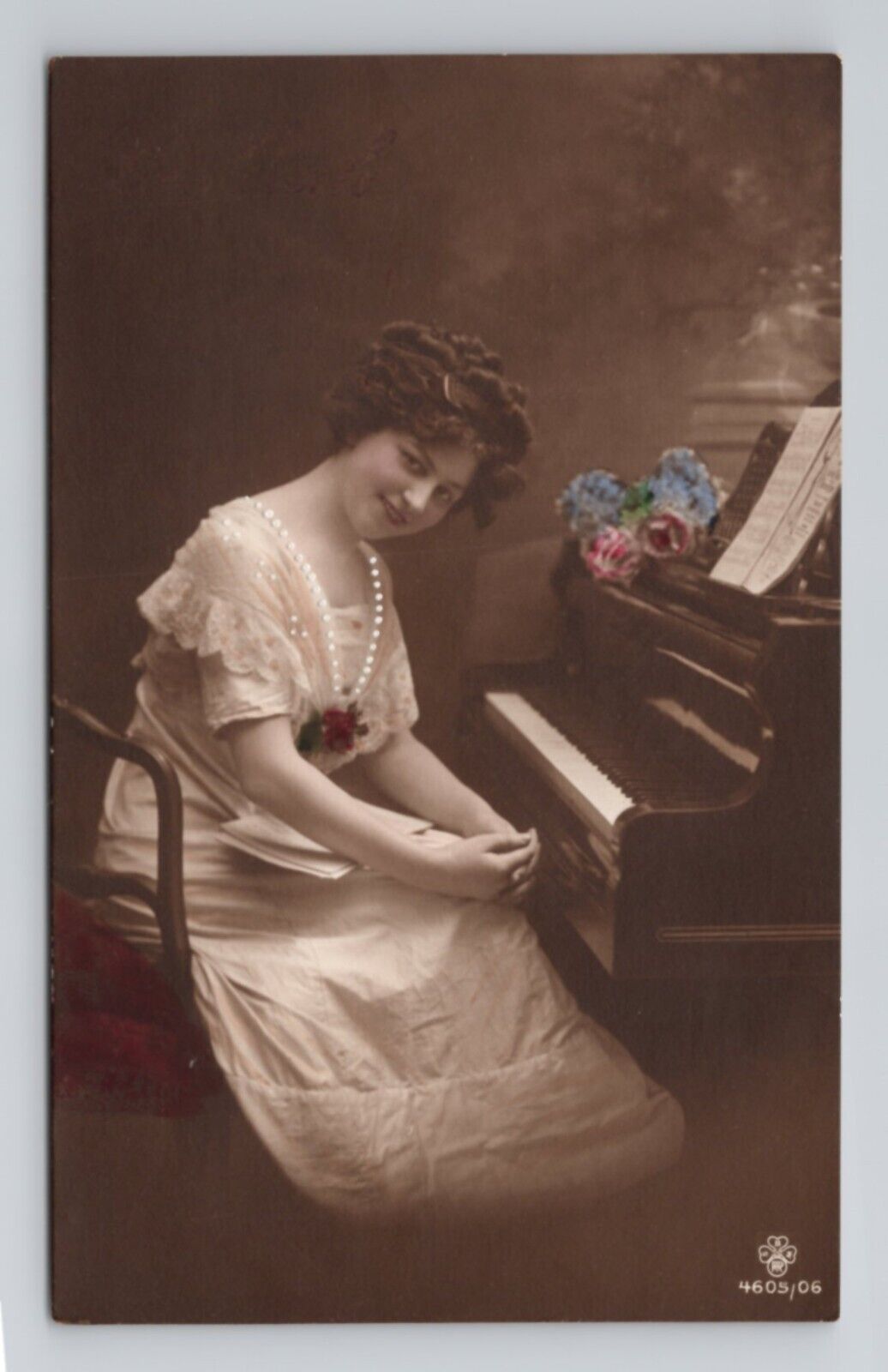 MUSIC RPPC Tinted Beautiful Girl Piano Player 4605 / 06 Photo Postcard 6E