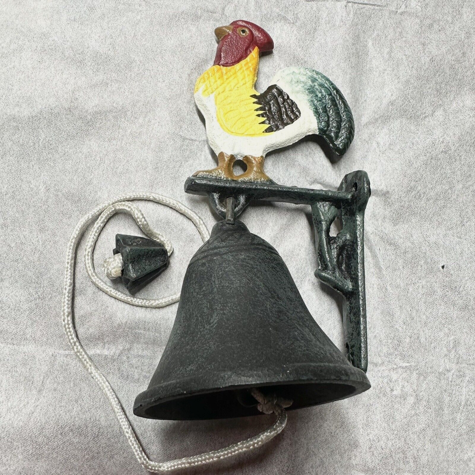 Vintage Cast Iron Rooster Rustic Amish Country Farm House Wall Mount Dinner Bell