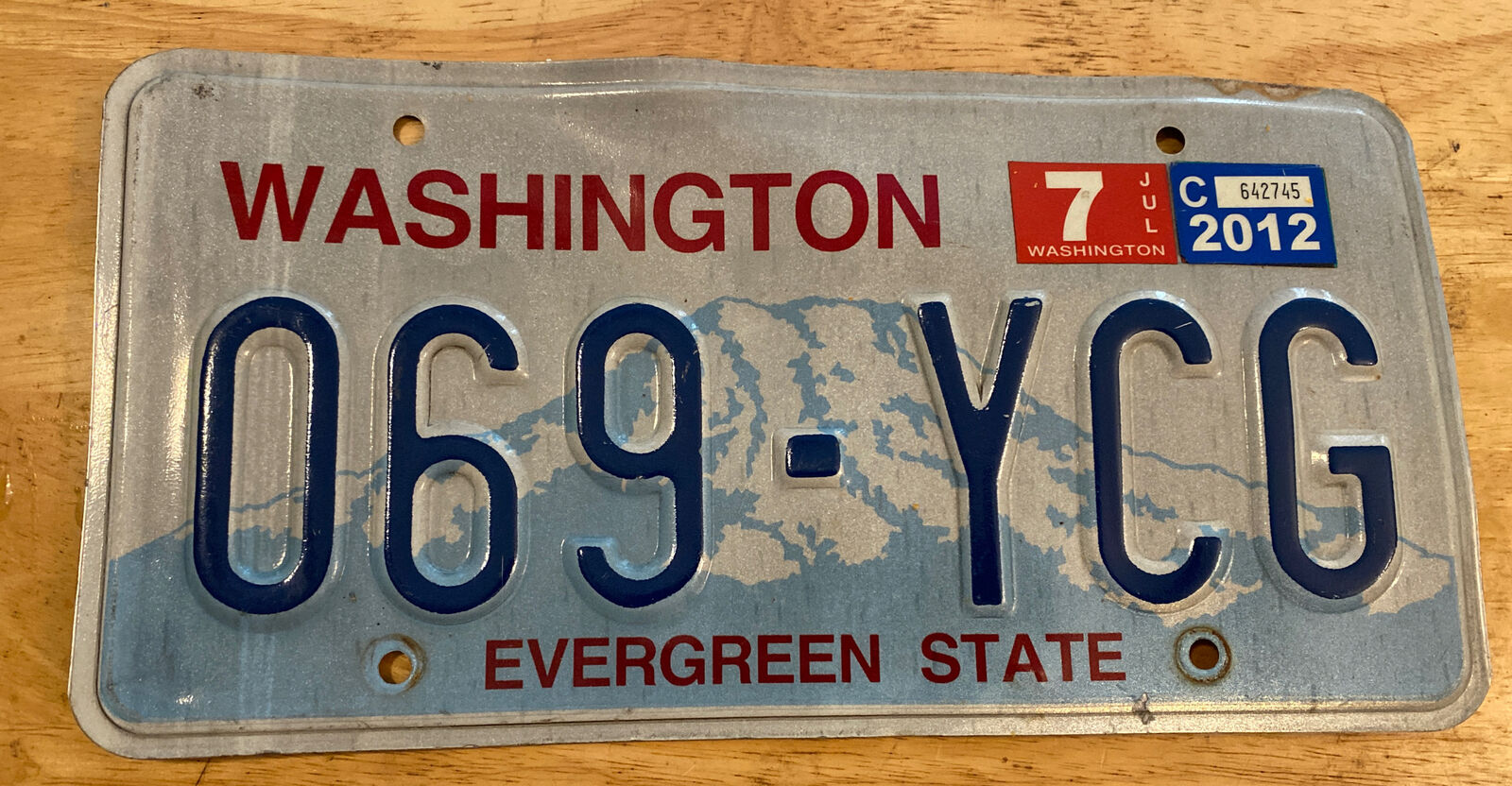 Vintage Washington License Plate Evergreen State Mountain 069 YVG Expired  (Y)