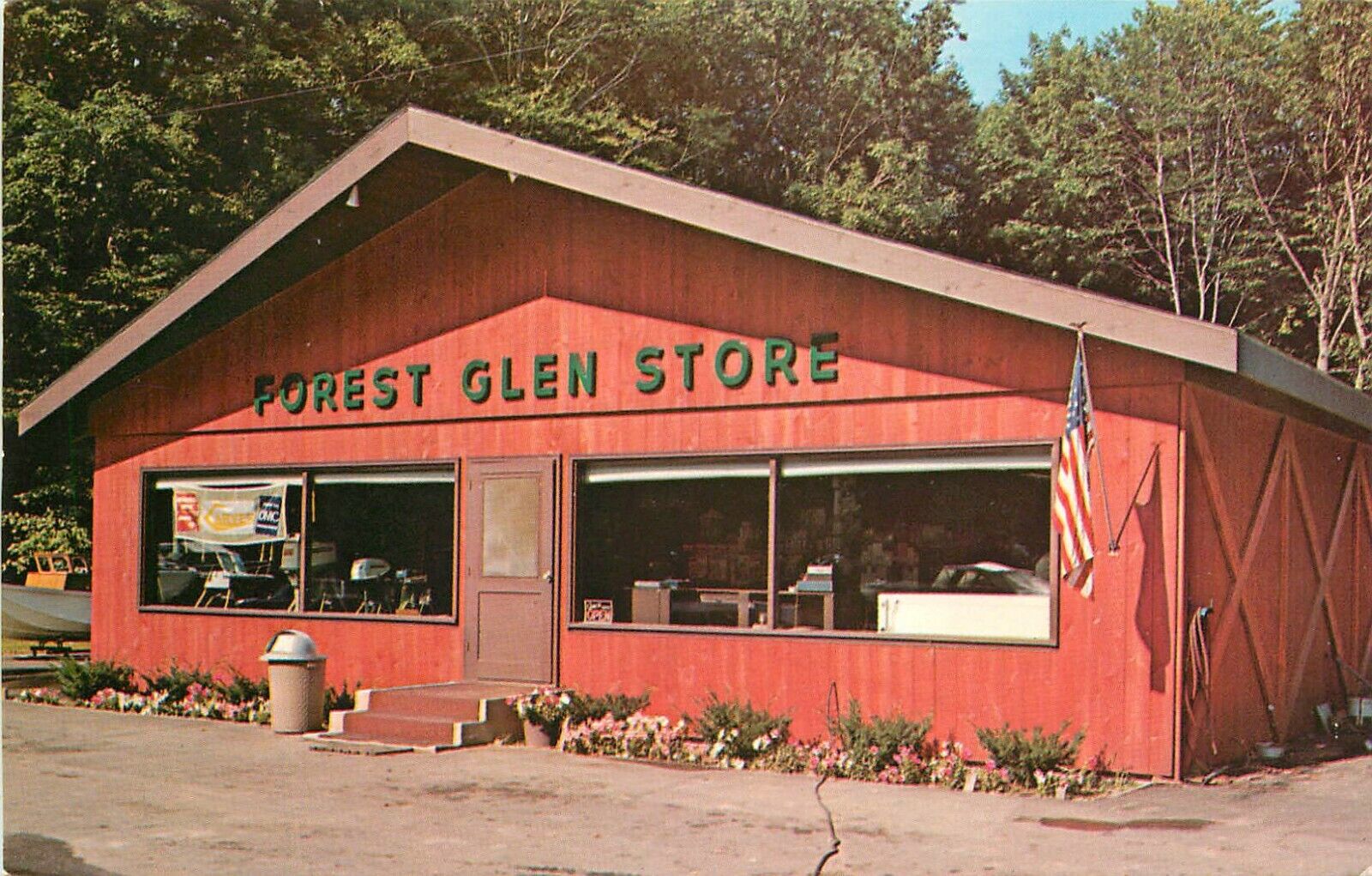 c1950s Forest Glen Store, Munising, Michigan Postcard