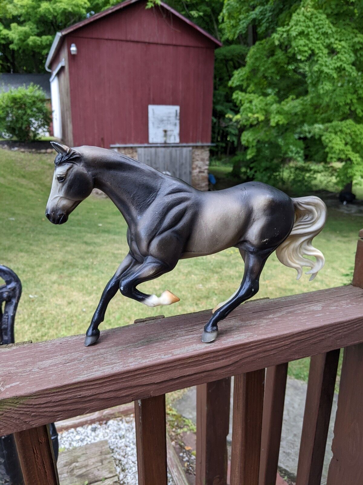 Breyer Reeves Horse 2002  Show Jumper  Dark Rose Grey lighter tail  sold on QVC 