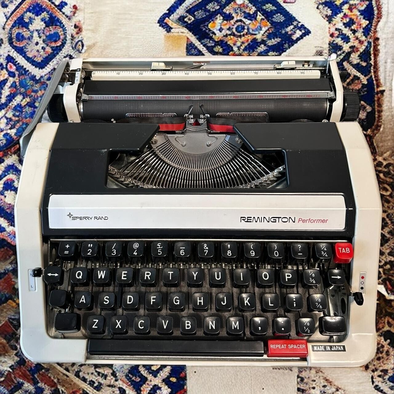 Vintage 1960s Remington Typewriter