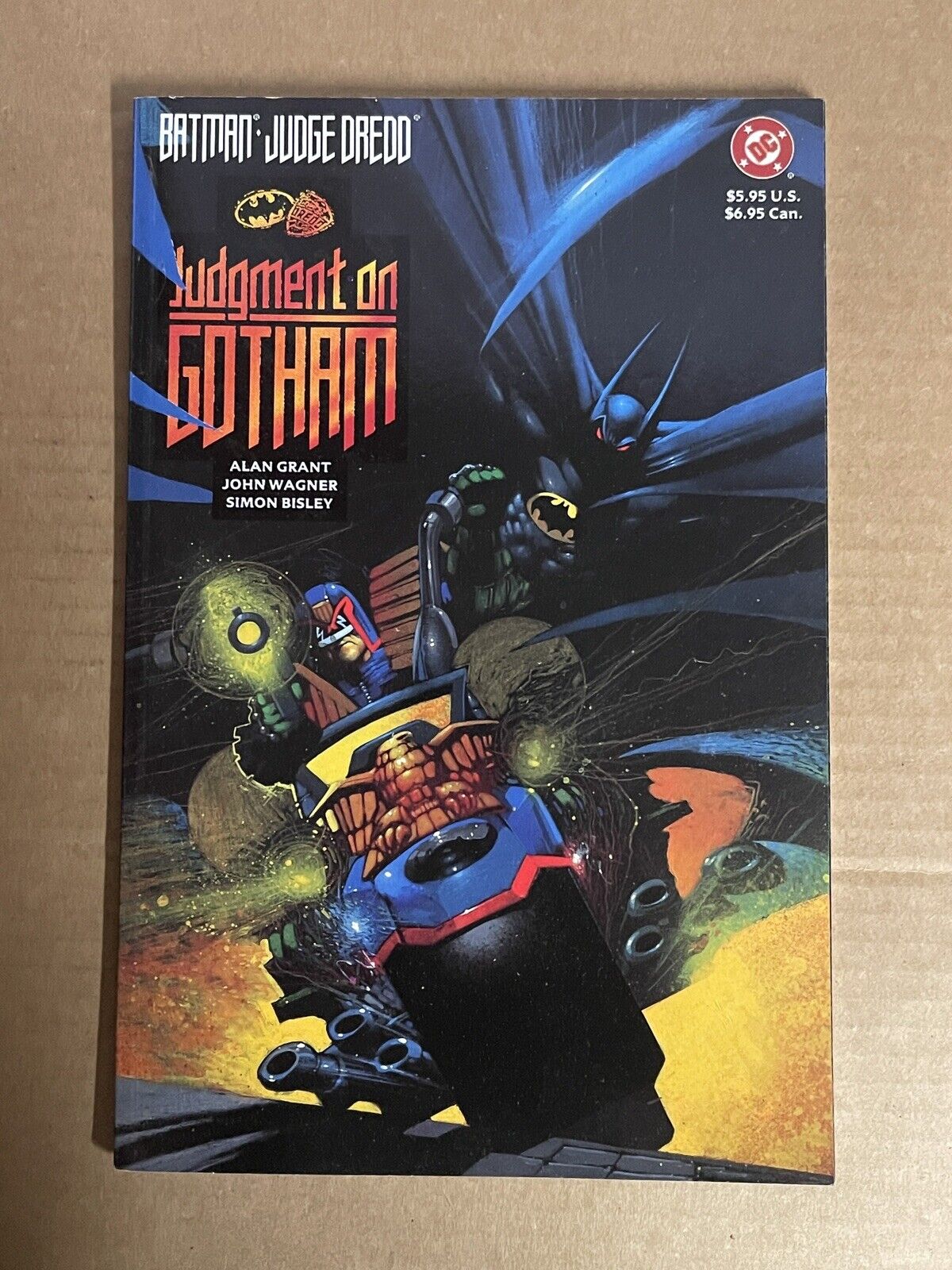 BATMAN JUDGE DREDD JUDGEMENT ON GOTHAM ONE SHOT FIRST PRINT DC COMICS (1991)