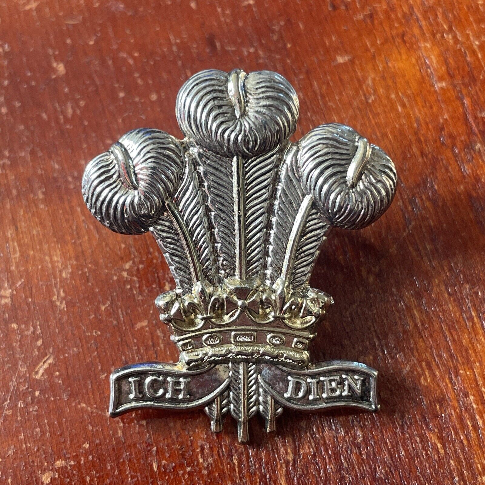 Royal Regiment of Wales Badge - British Army, Anodised, 2 Lugs, Ich Dien