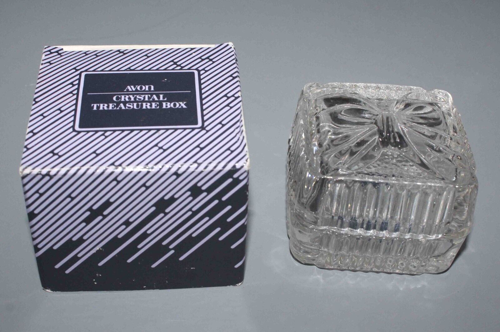 Vintage 1989 Avon Crystal Treasure Box Ribbon Bow Design 24% Lead NEW