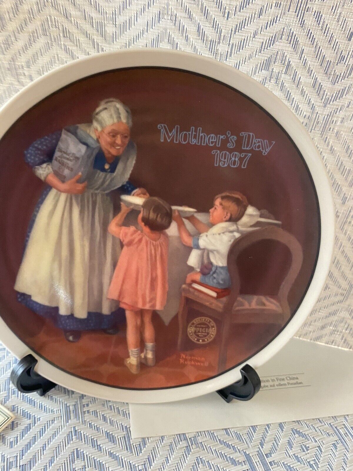 Norman Rockwell Grandma\'s Surprise 1987 Collectors Plate Knowles