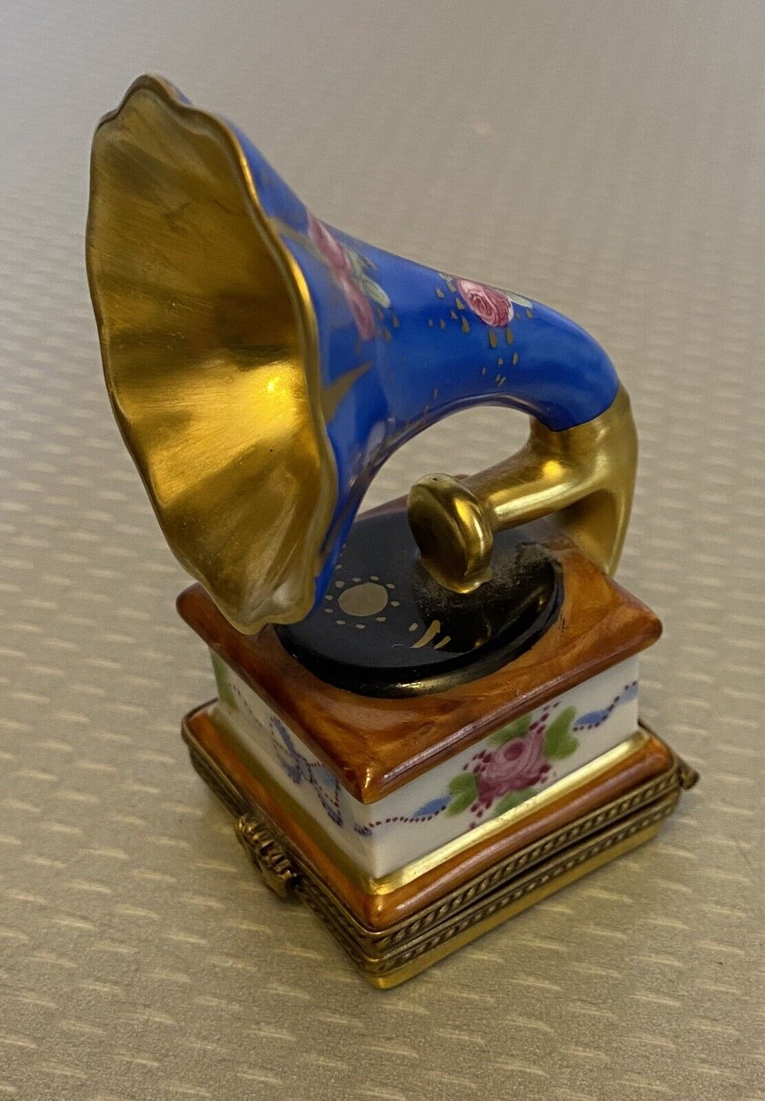 Limoges France Rehausse Main Signed Gramophone Victrola Porcelain Trinket Box