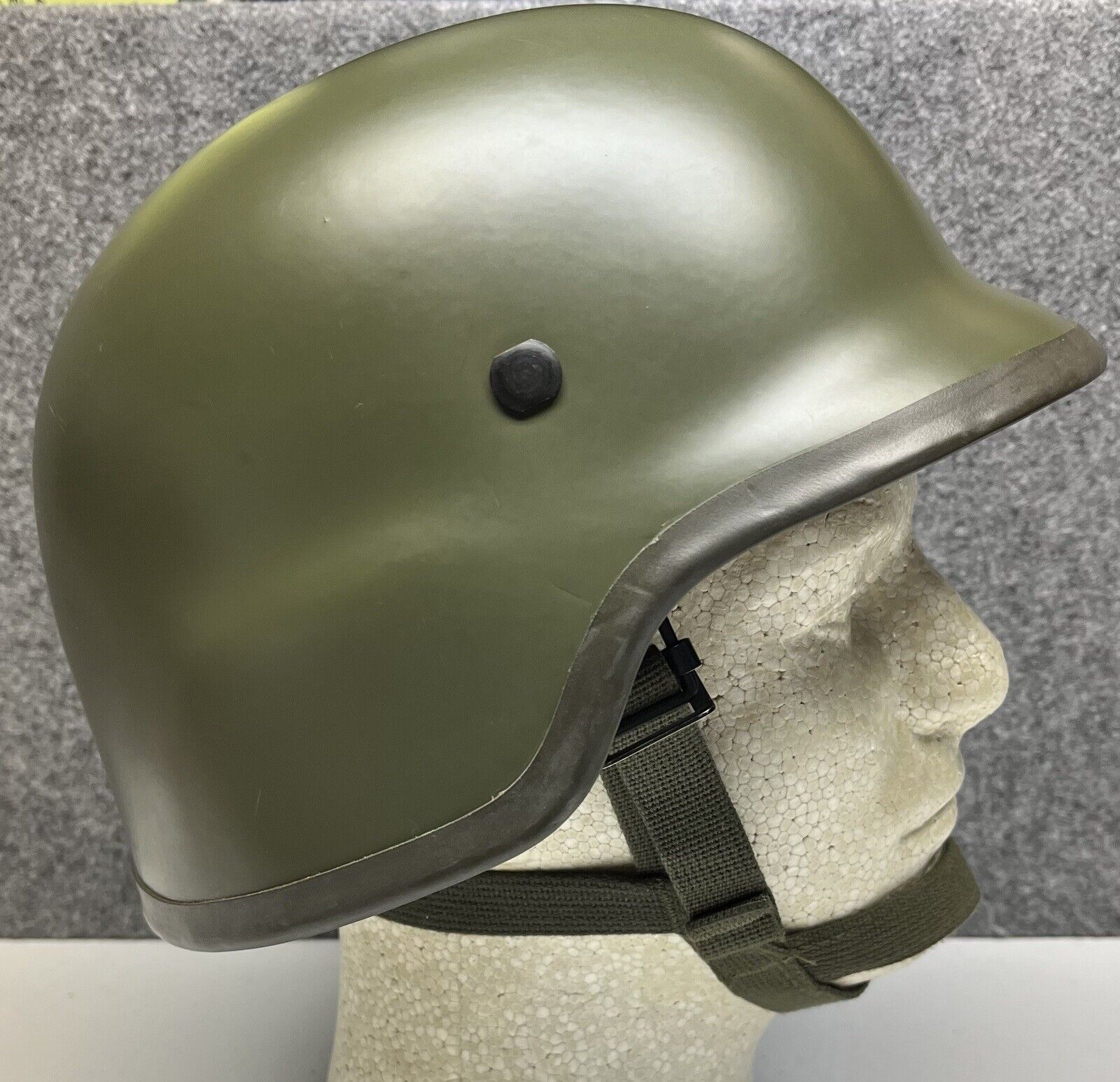 German Army M92 Helmet Bundeswehr Gefechtshelm 92 / Schuberth 826