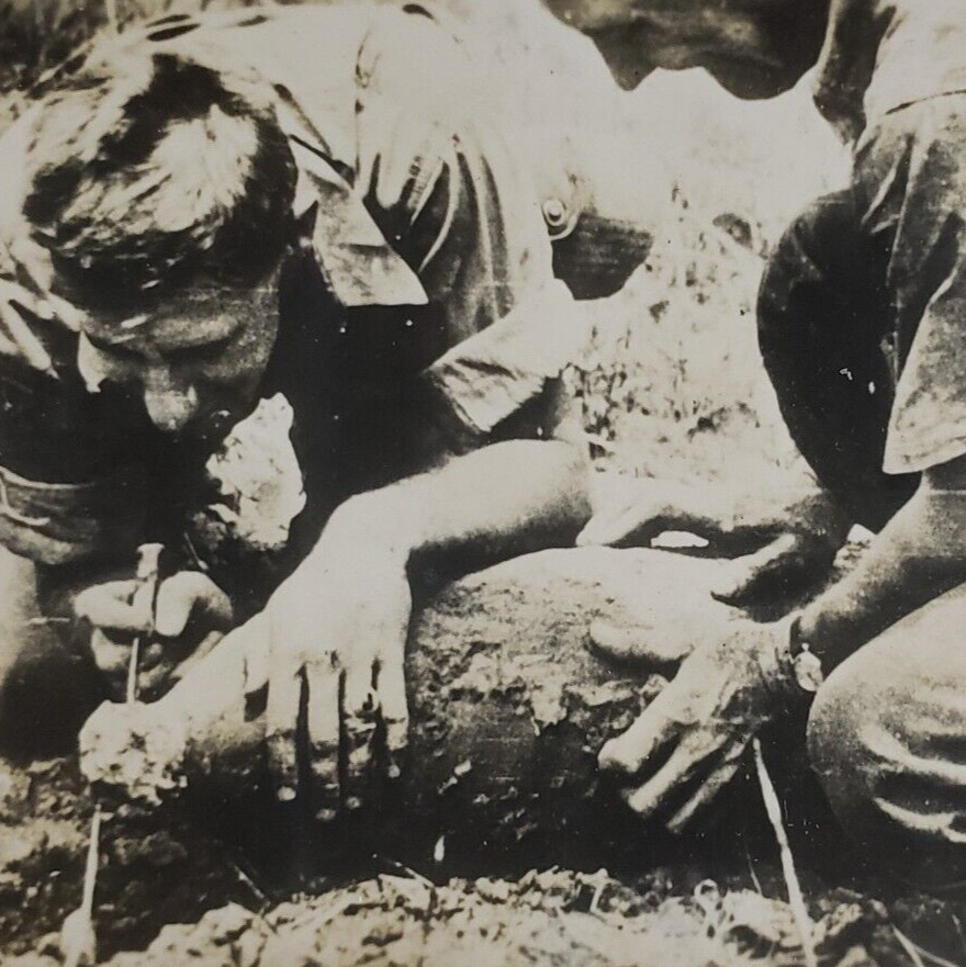 Mine Battle Guadalcanal WW2 1942 Photo Vintage Snapshot Watchtower Campaign D362