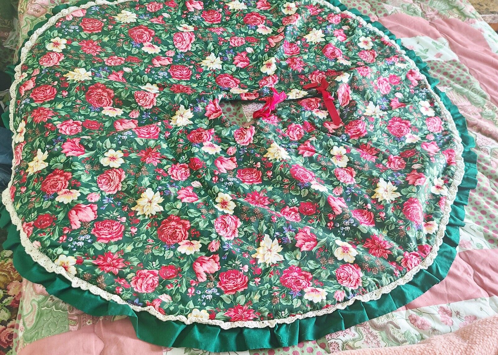 Vtg Handmade Fabric Tree Skirt 42 Inch Lace Trim w Green Ruffle Grosgrain Ribbon