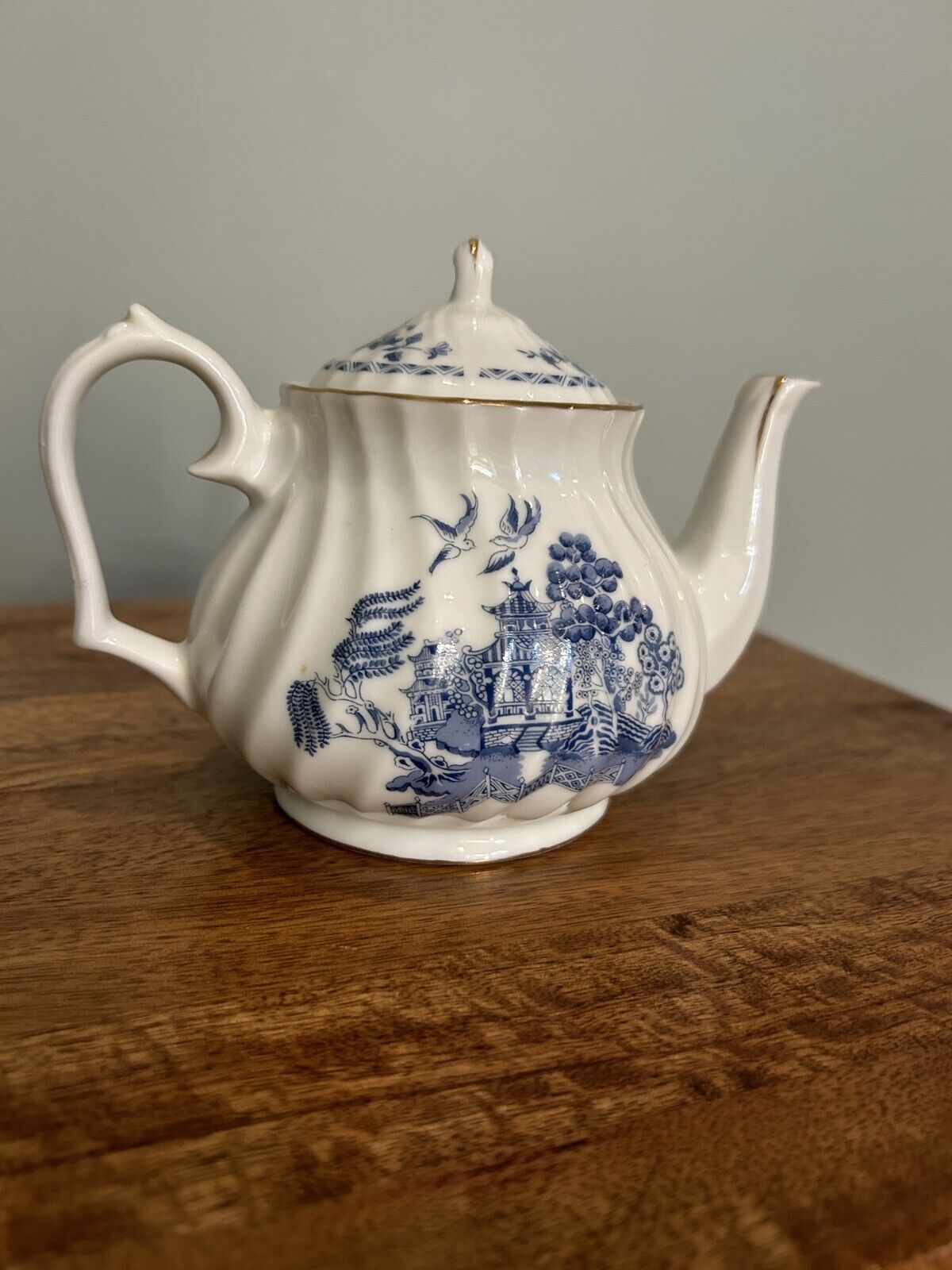 Vintage Blue Willow Robinson Design Group Blue/White Teapot 1989 Gold Trim Japan