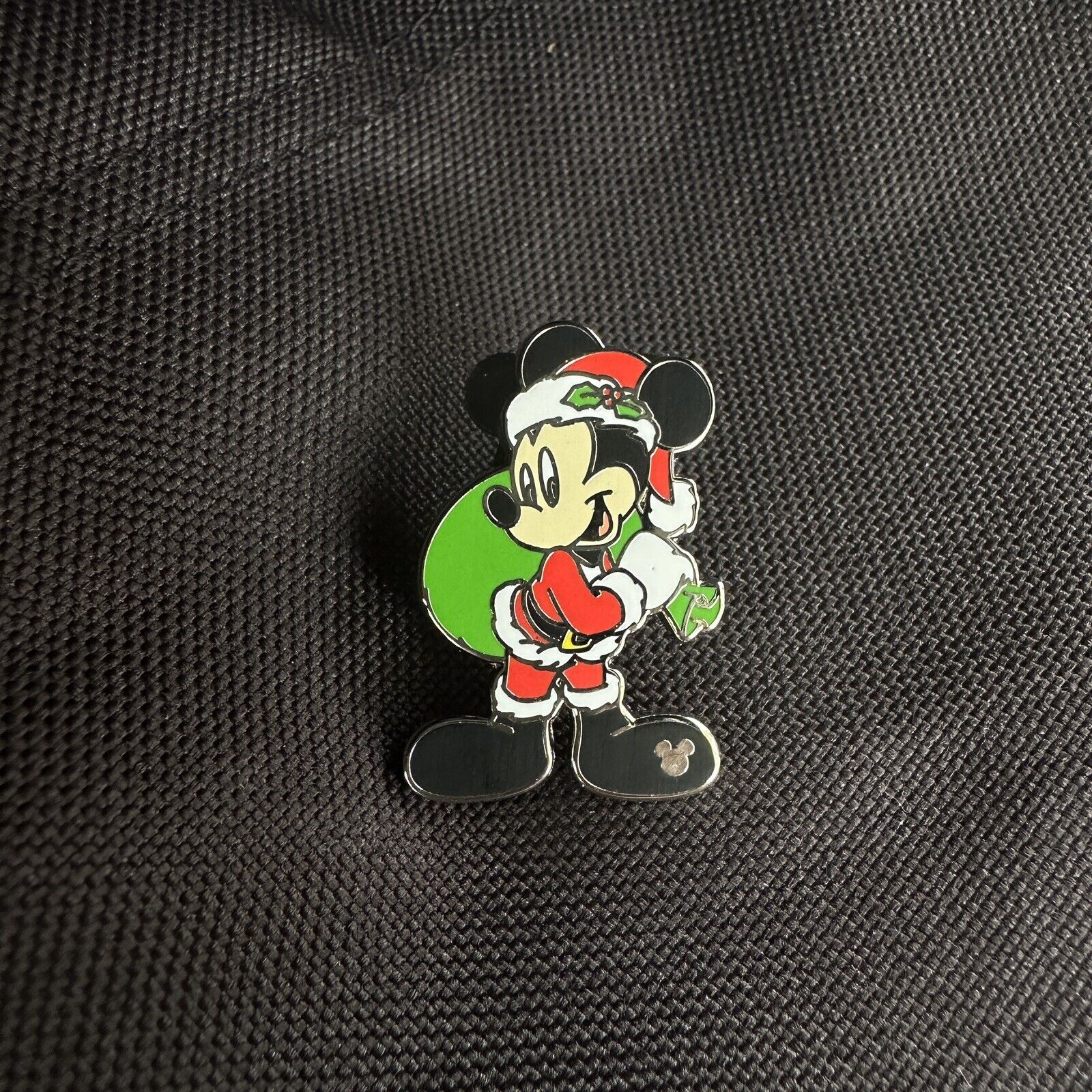 Disney Parks Hidden Mickey Holidays Series Pin Christmas CHASER 2024 NEW