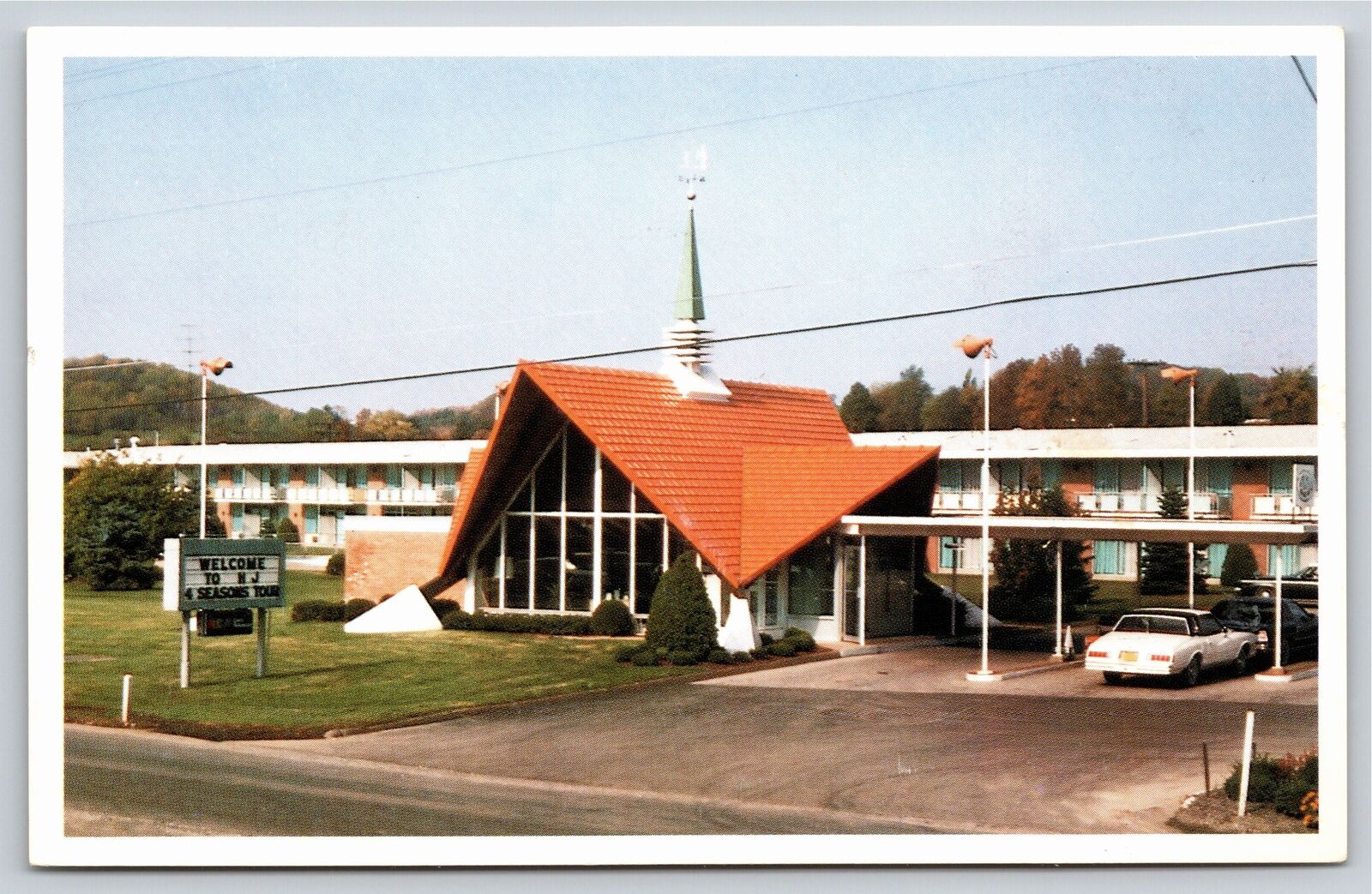 Hotel~New Stanton Pennsylvania~Howard Johnsons Motor Lodge~Vintage Postcard