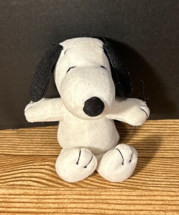 Snoopy Mini Plush 4.5 Inches No Tag Vintage Peanuts