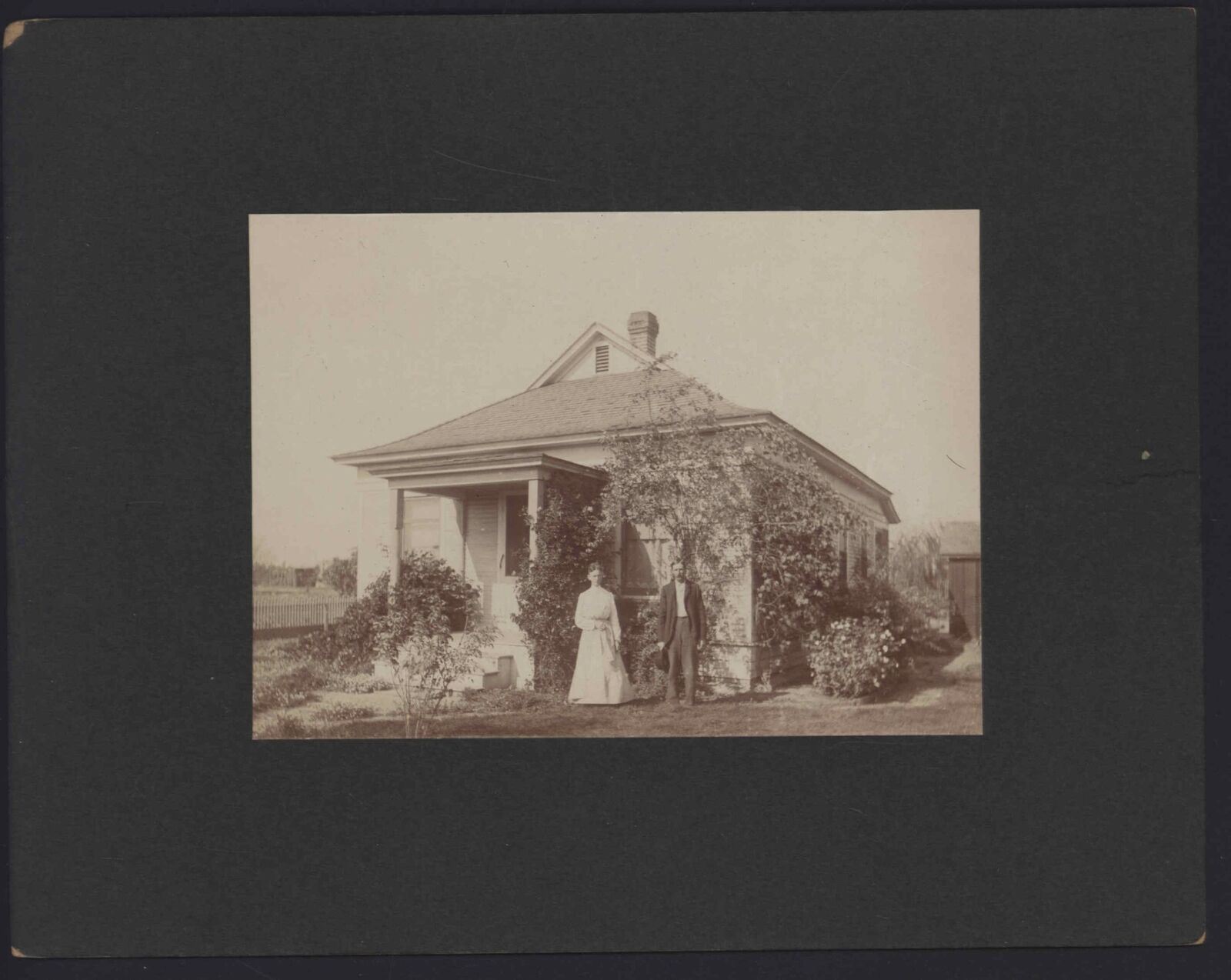 CABINET CARD PHOTO * Couple standing in front of House no names no location 7x9