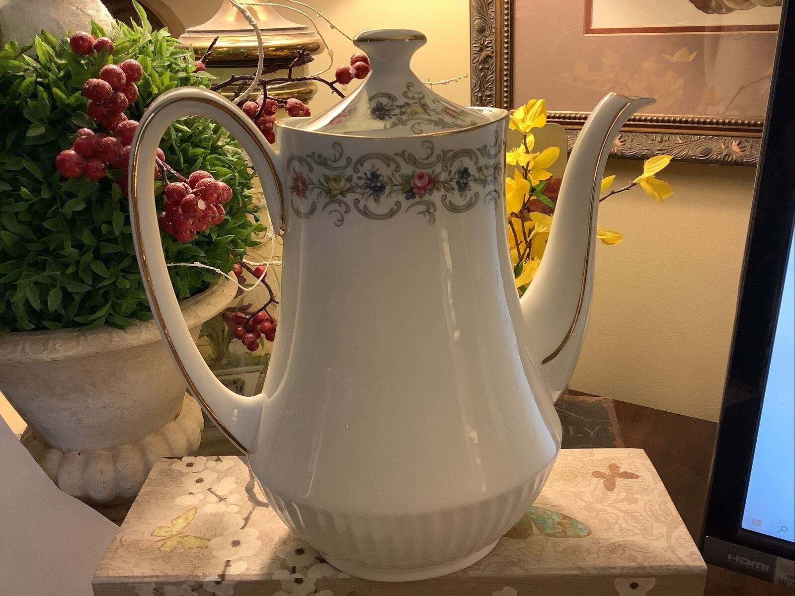 RARE~Duchess~Coffee Pot~ALBANY~Made In England~Bone China~FREE SHIPPING~Floral~