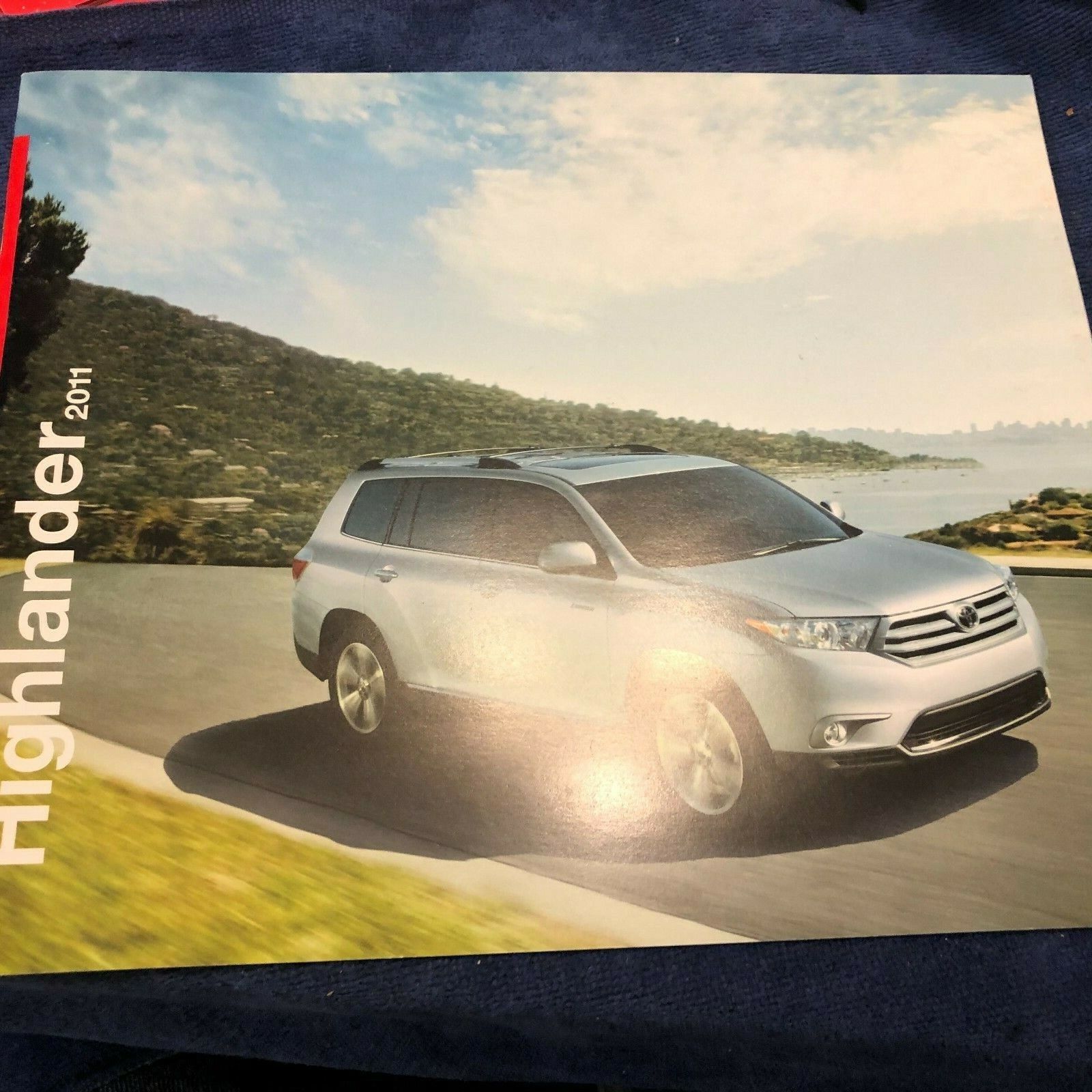 2011 Toyota Highlander  Auto Sales  Brochure 
