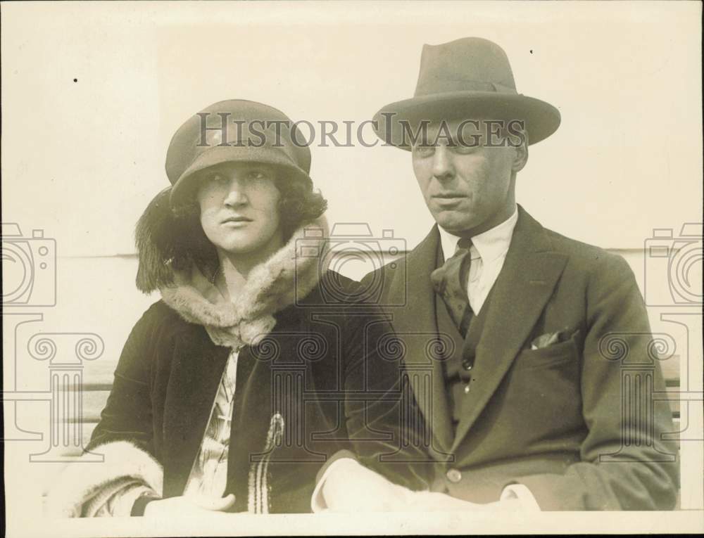 1924 Press Photo Prince Erik and Lois Booth arrives in New York on SS Polonia