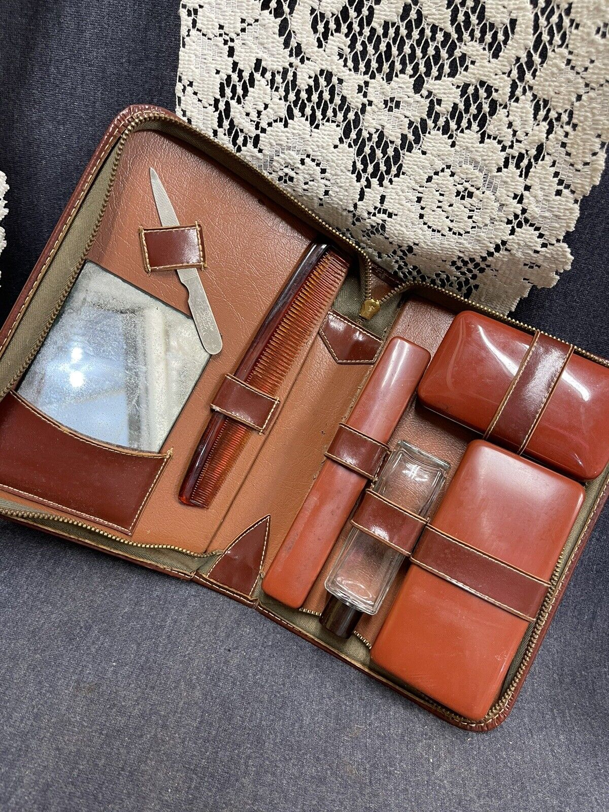 Vtg Genuine Leather Travel Vanity Grooming Accessories Kit Case P.M. Co.