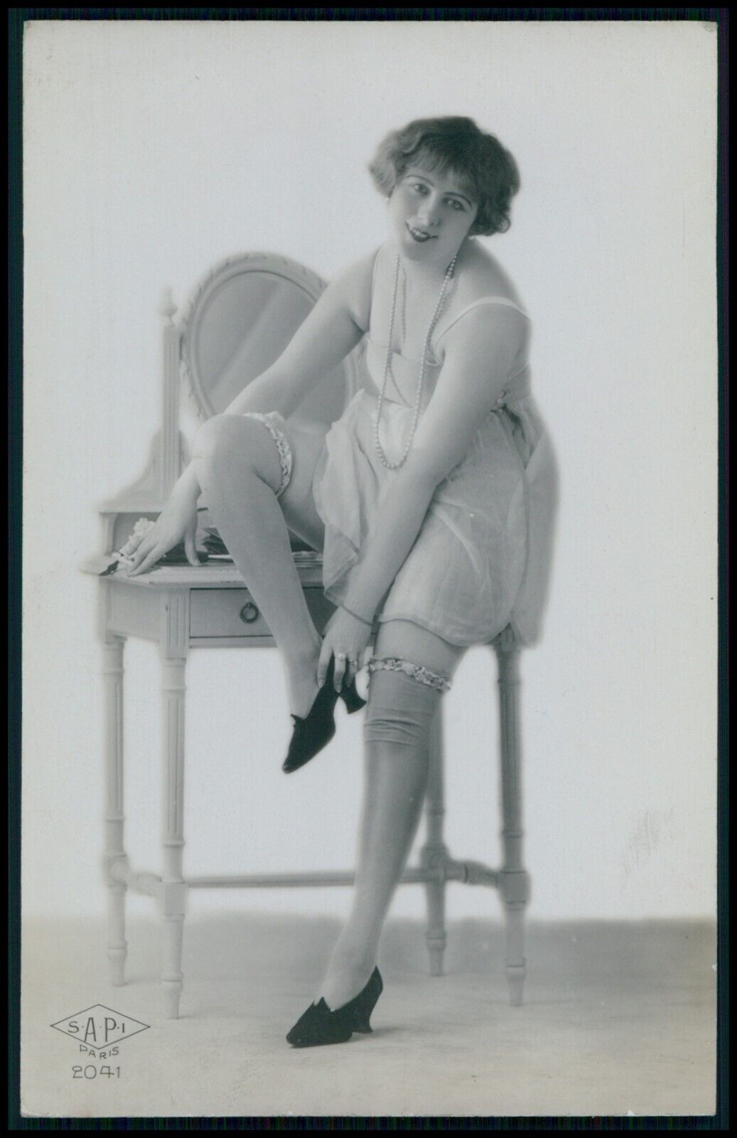 aa French risque near nude woman mirror original 1920s photo postcard SAPI 2041