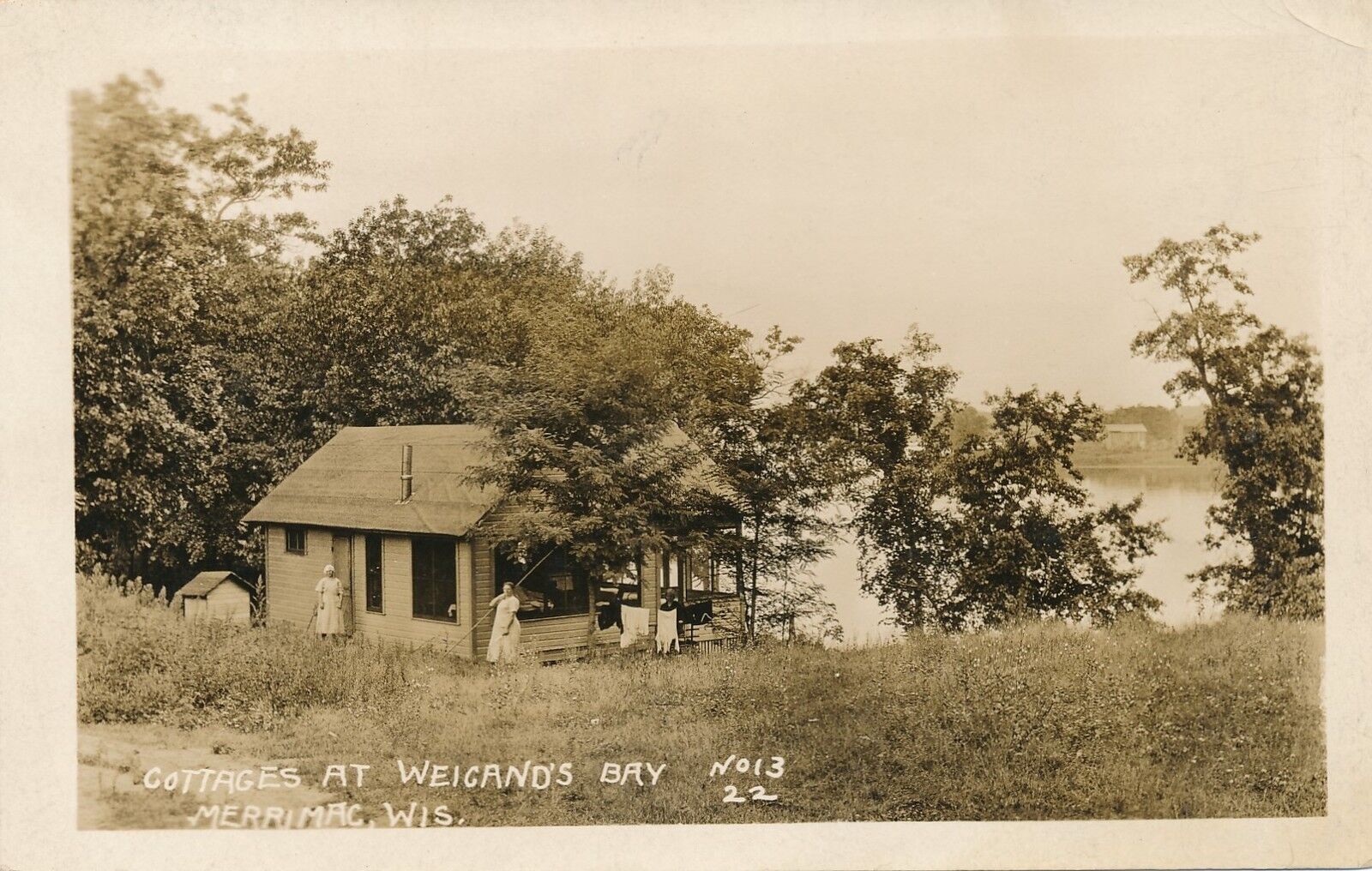 MERRIMAC WI – Weigands Bay Cottages Real Photo Postcard rppc