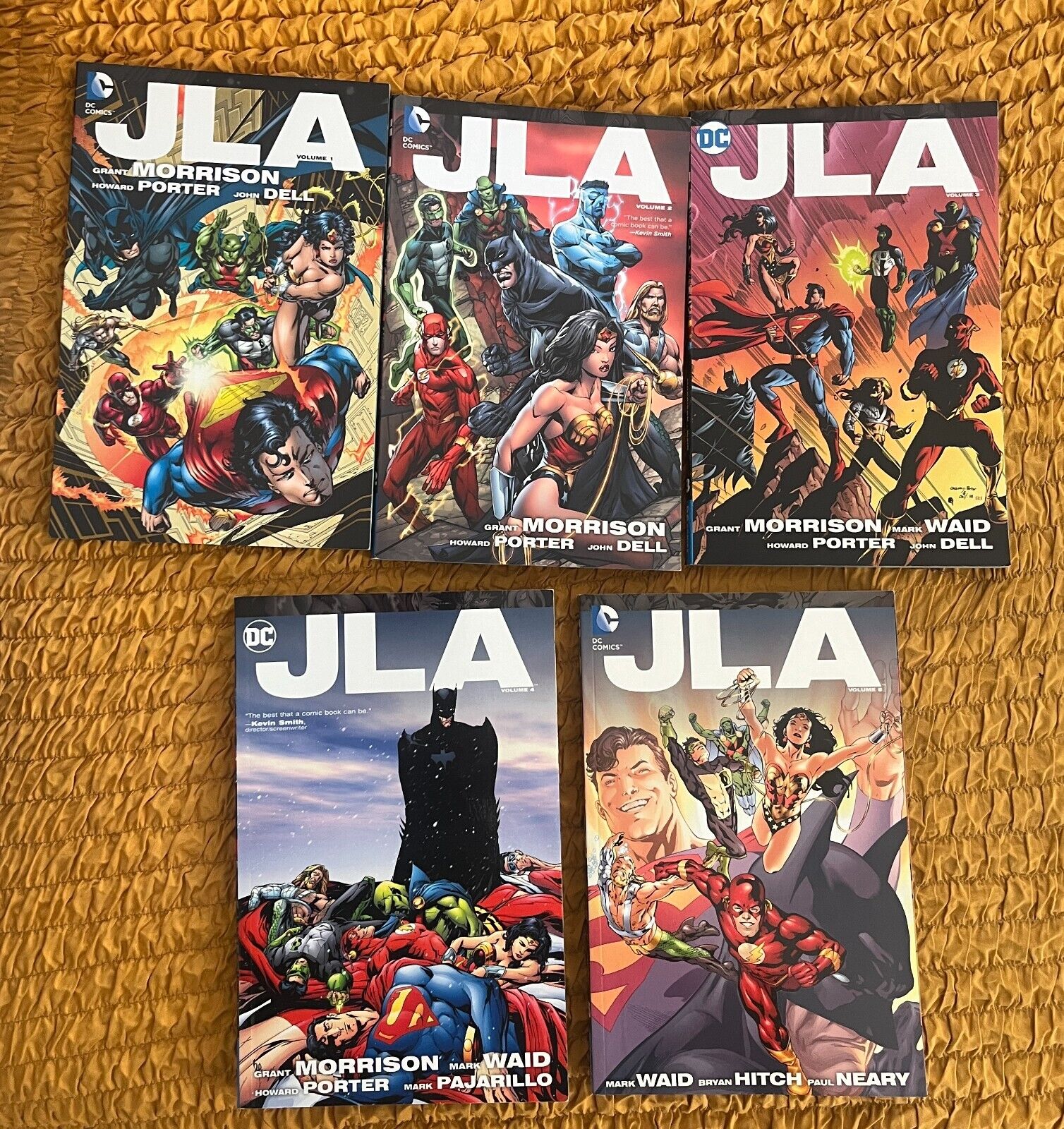 JLA Deluxe Edition\'s Vol 1-5 TPB  (DC Comics)
