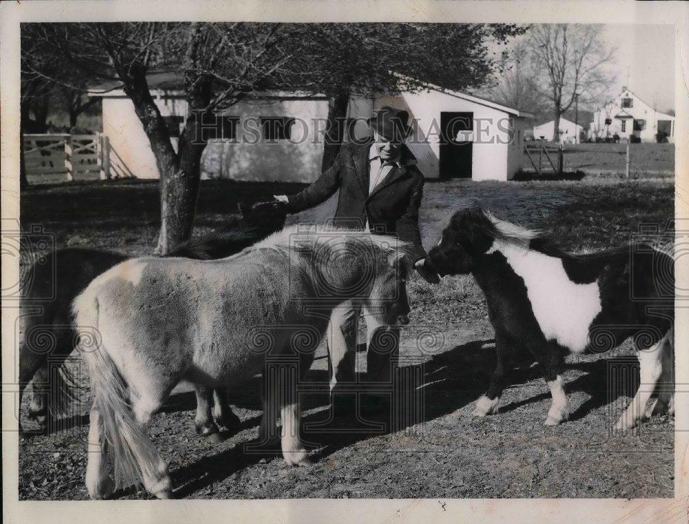 1959 Press Photo Walt Alston and his ponies