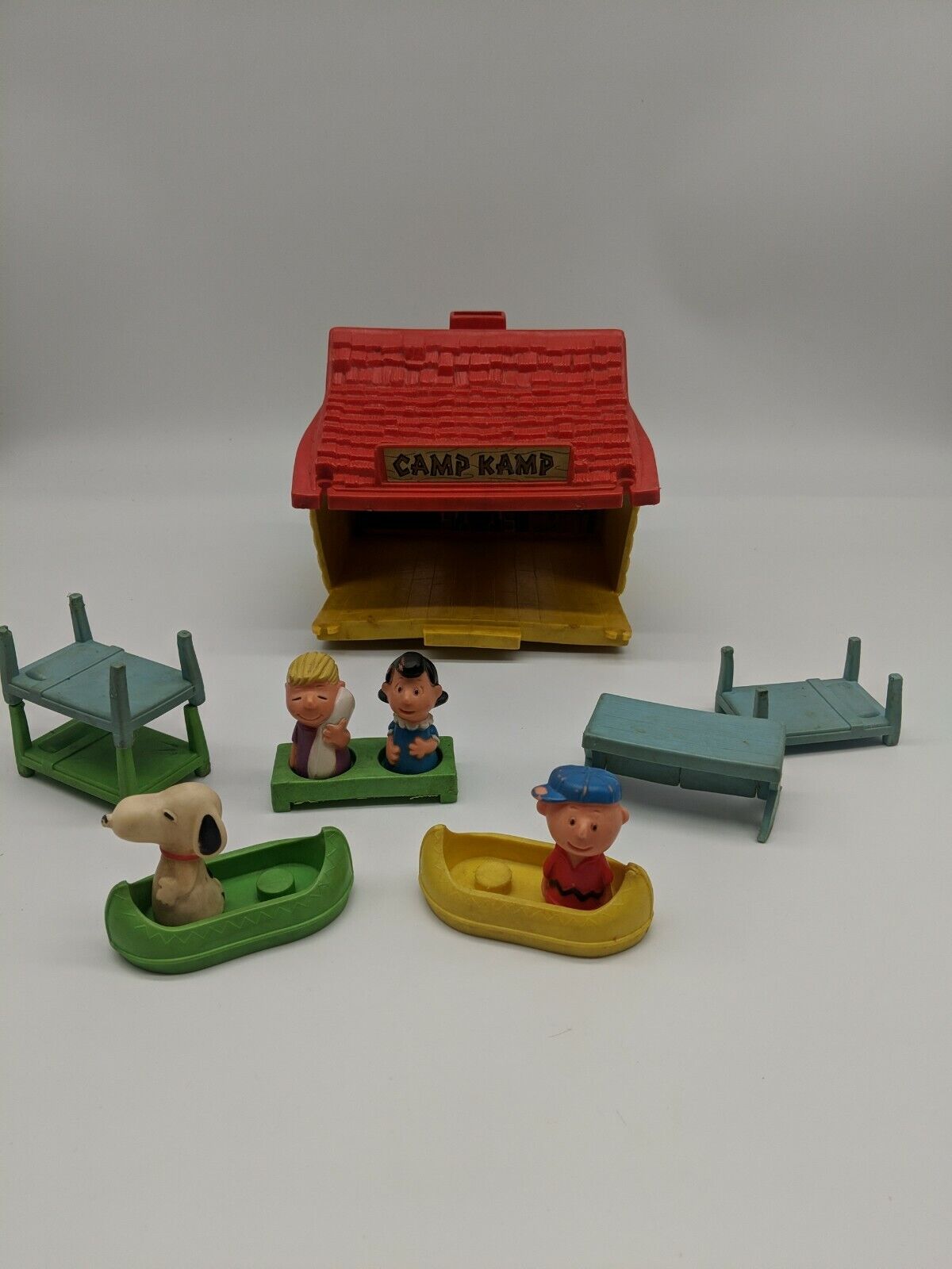 Peanuts Rubber Cabin Play Set  With 4 Characters Camp Kamp Charlie Brown 1952