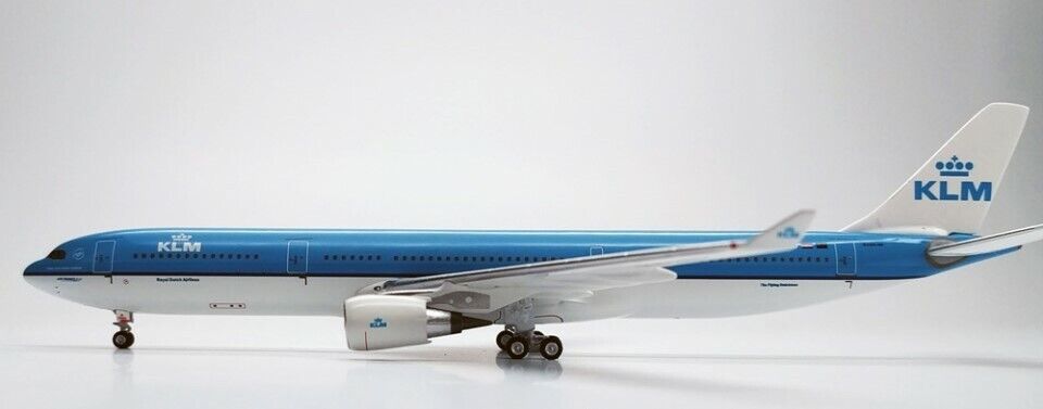 Aeroclassics ACPHAKD KLM Airbus A330-300 PH-AKD Diecast 1/400 Model Airplane