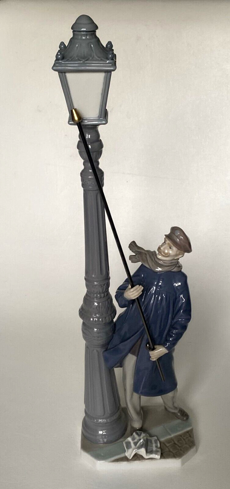 Lladro “Lamplighter” #5205 Retired Figurine by Salvador Furio Signed Glossy 19”H