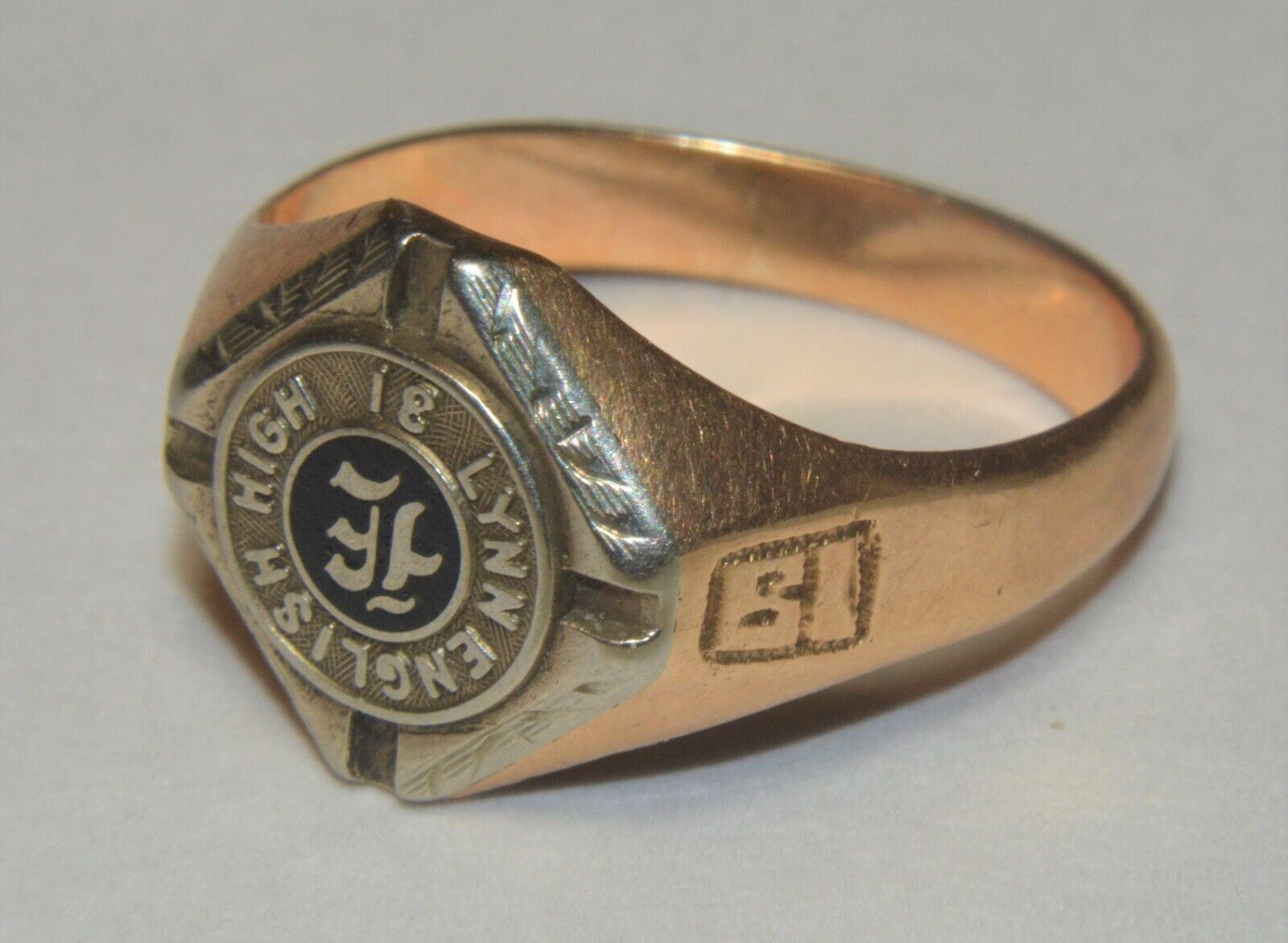 Solid 10k gold Vintage 1931 Lynn English High School ring size 9.5, weight 6.4 g