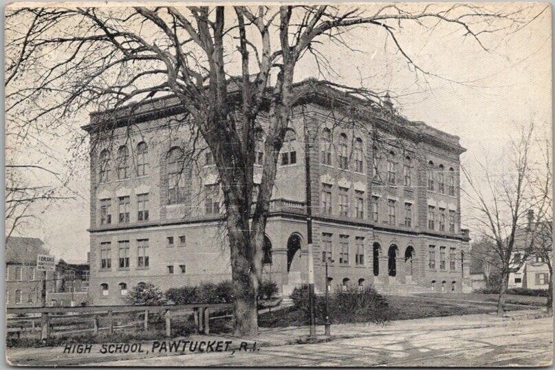 PAWTUCKET, Rhode Island Postcard HIGH SCHOOL Building / Street View 1909 Cancel