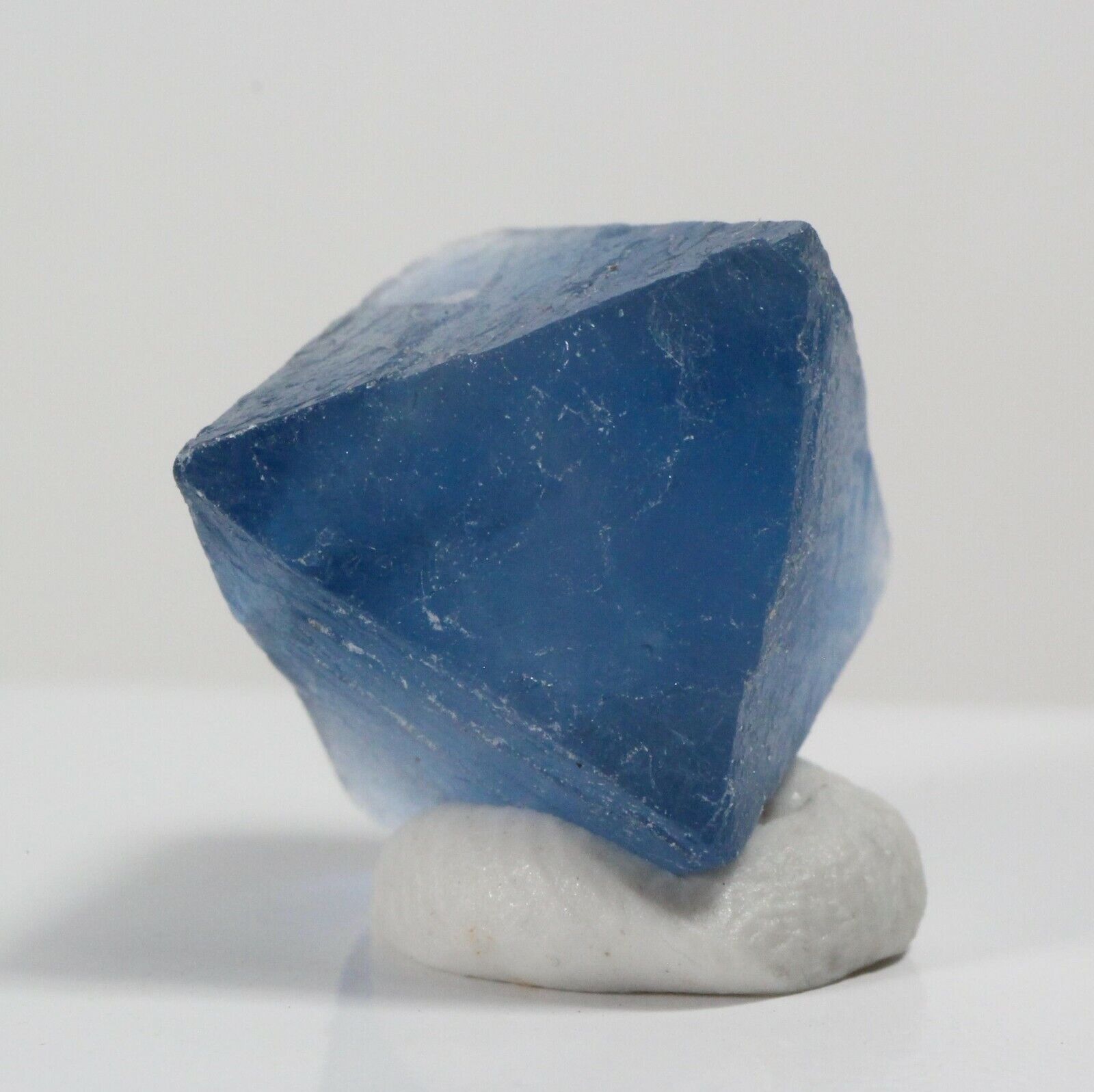 19.10ct Blue Fluorite Octahedron Crystal Gem Mineral New Mexico Blanchard 83