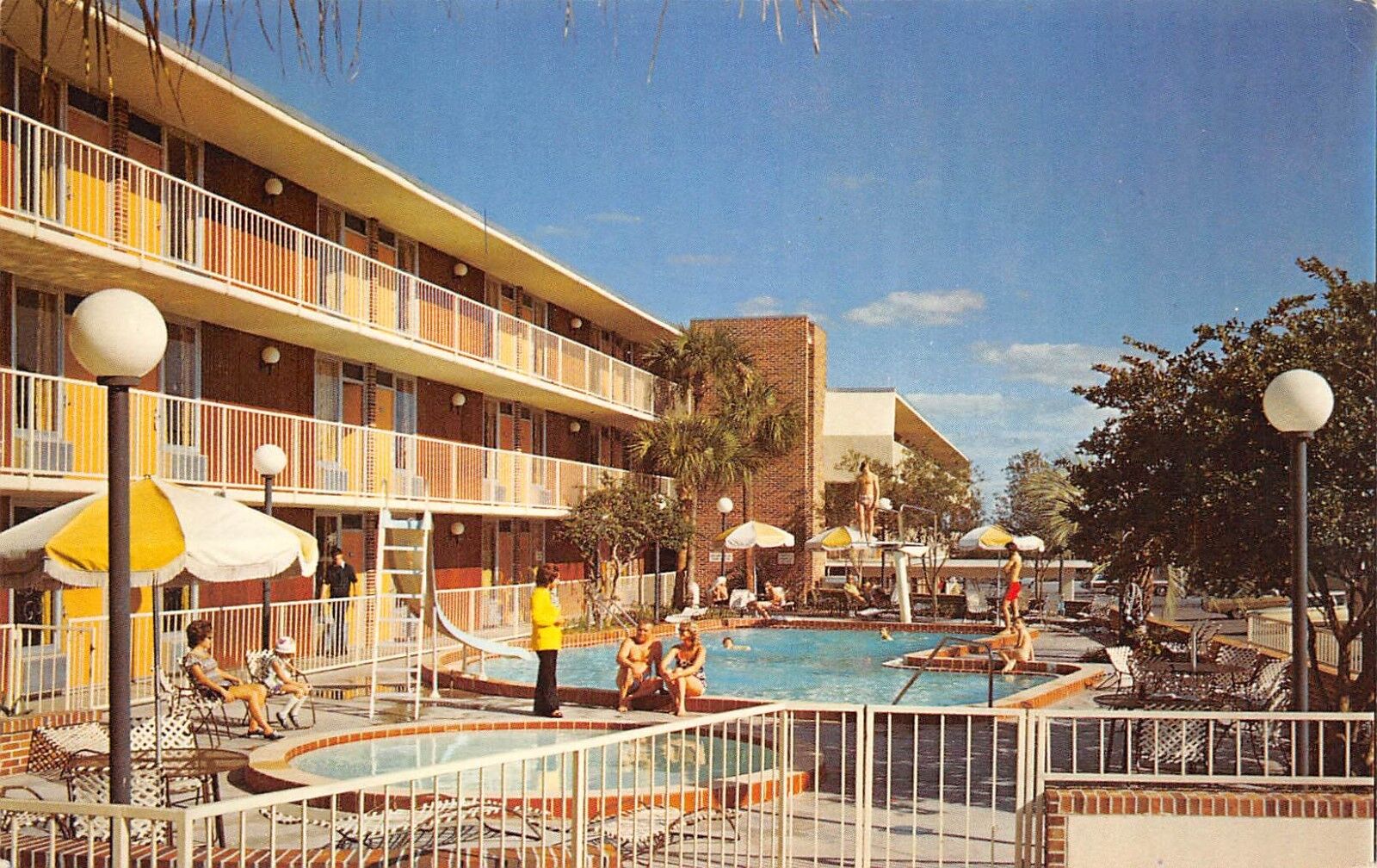 Adel Georgia GA 1960s Postcard Davis Bros Cafeterias & Motor Lodges
