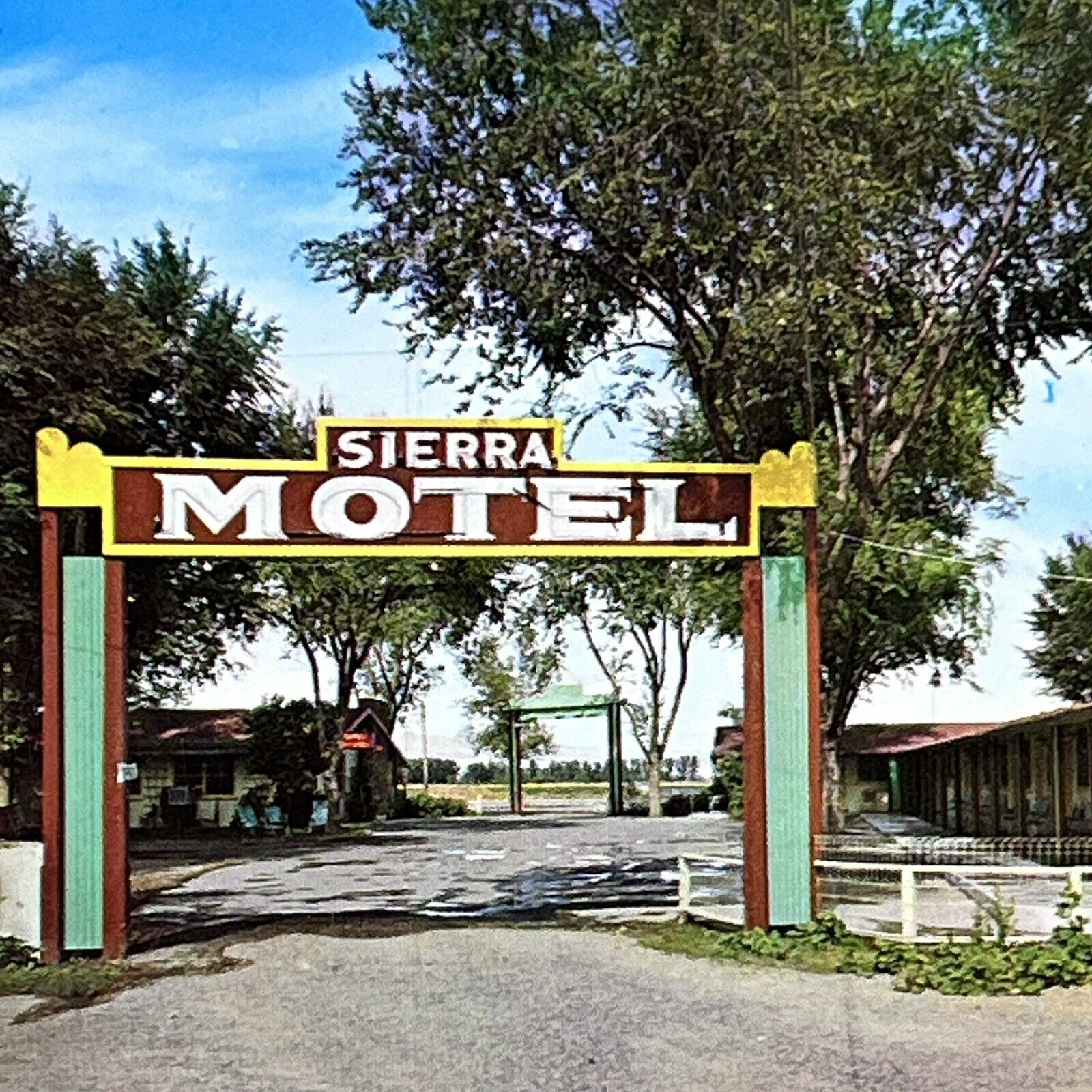 Vintage Lovelock, NV Postcard Sierra Motel Nevada Unposted