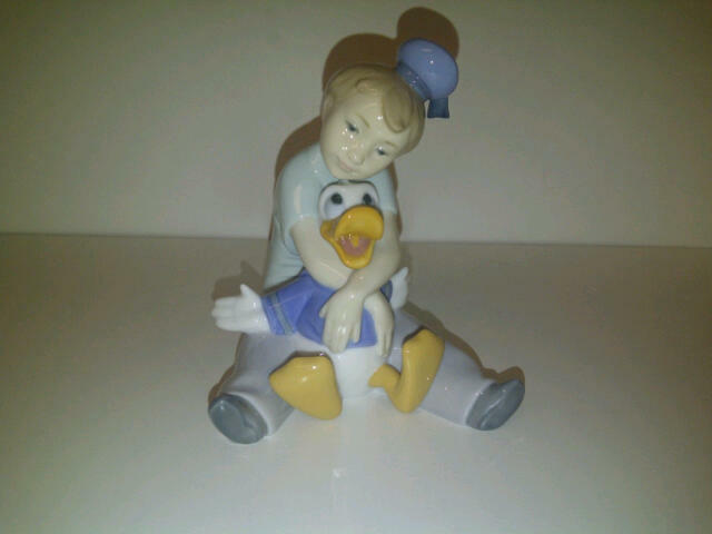 NAO DAYDREAMING WITH DONALD FIGURINE 2001642.NEW IN BOX 