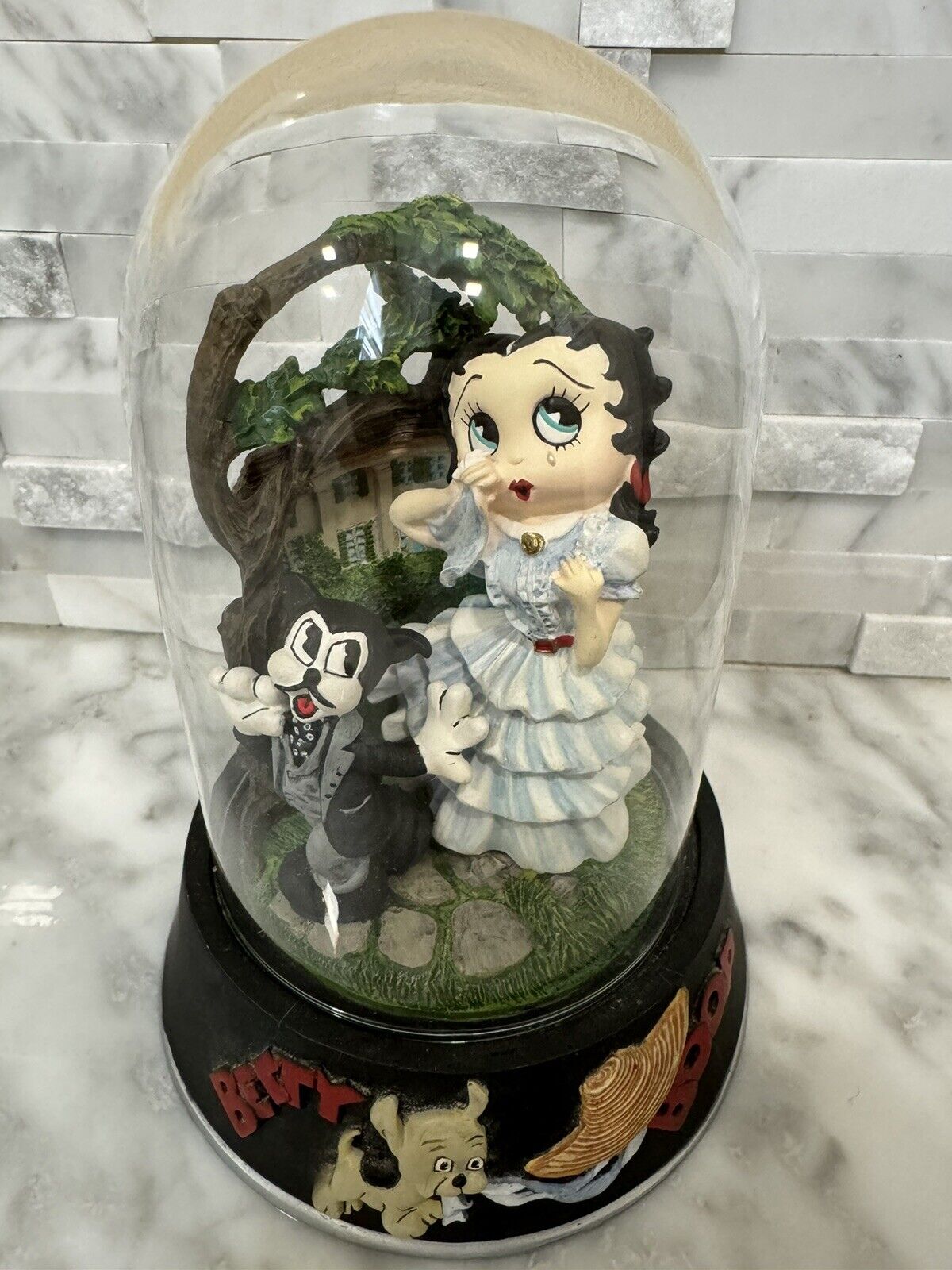 Betty Boop  Franklin Mint  Limited Edition Sculpture With Glass Dome 1997