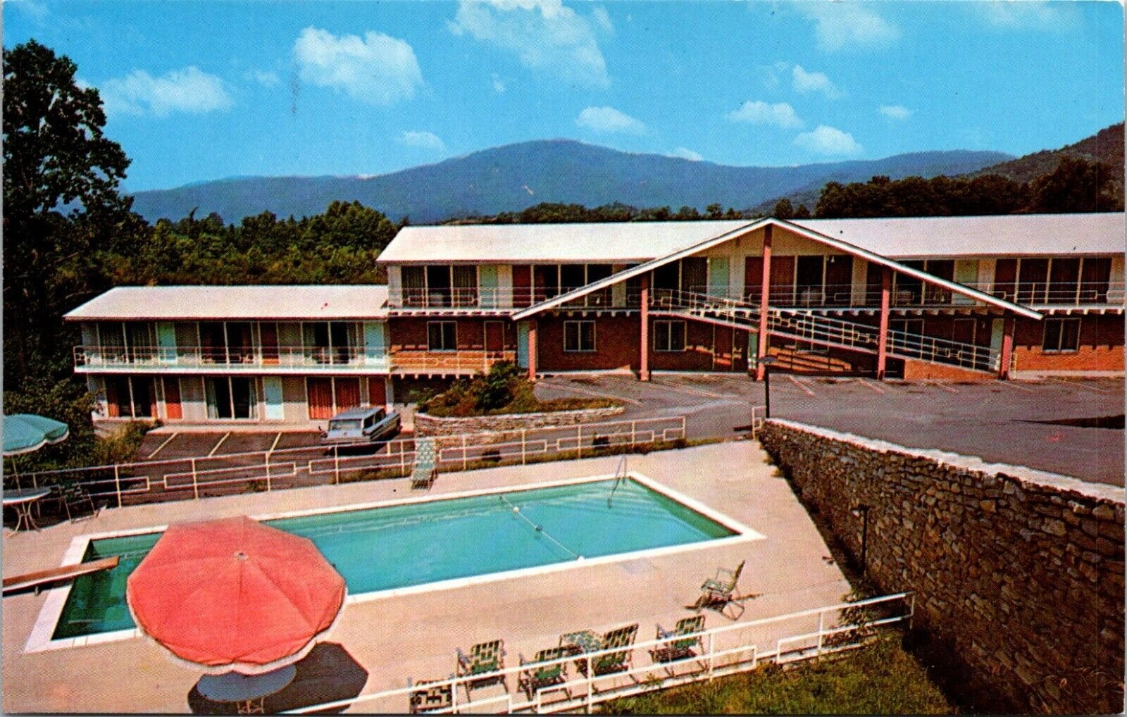 Boone Trail Motel Middlesboro KY Pool Station Wagon Kentucky postcard P6