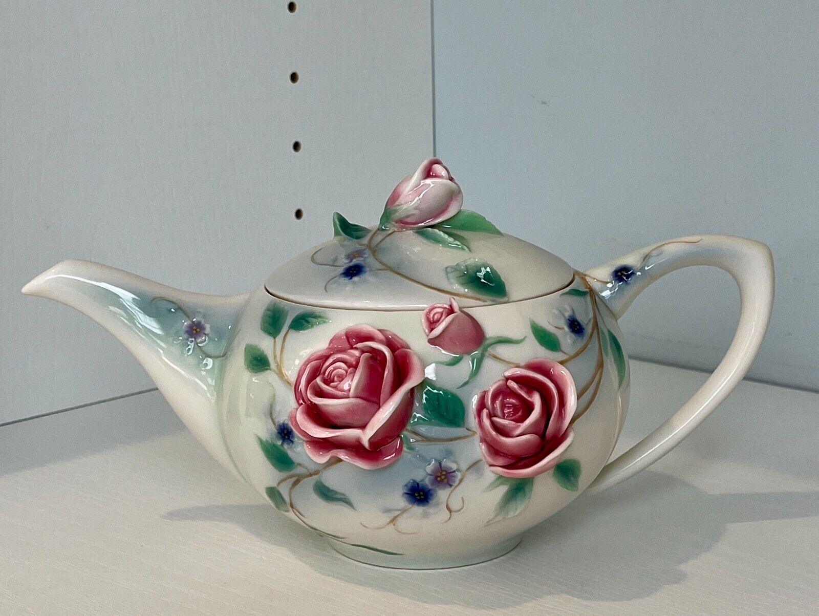Franz-English Garden Rose Design Sculptured Porcelain Teapot- FZ00697